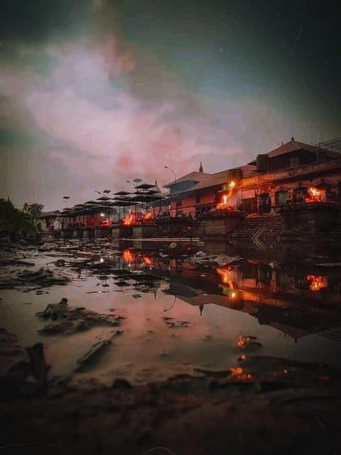 加德滿都：帕斯帕提那寺廟夜間火葬儀式之旅