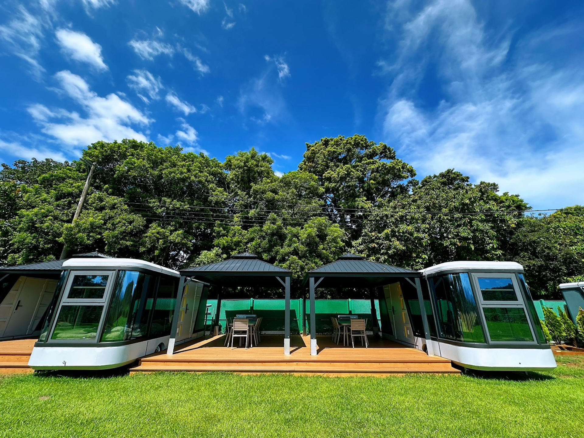 苗栗: 自由之丘露營地 四季坵屋 · 星空露營艙