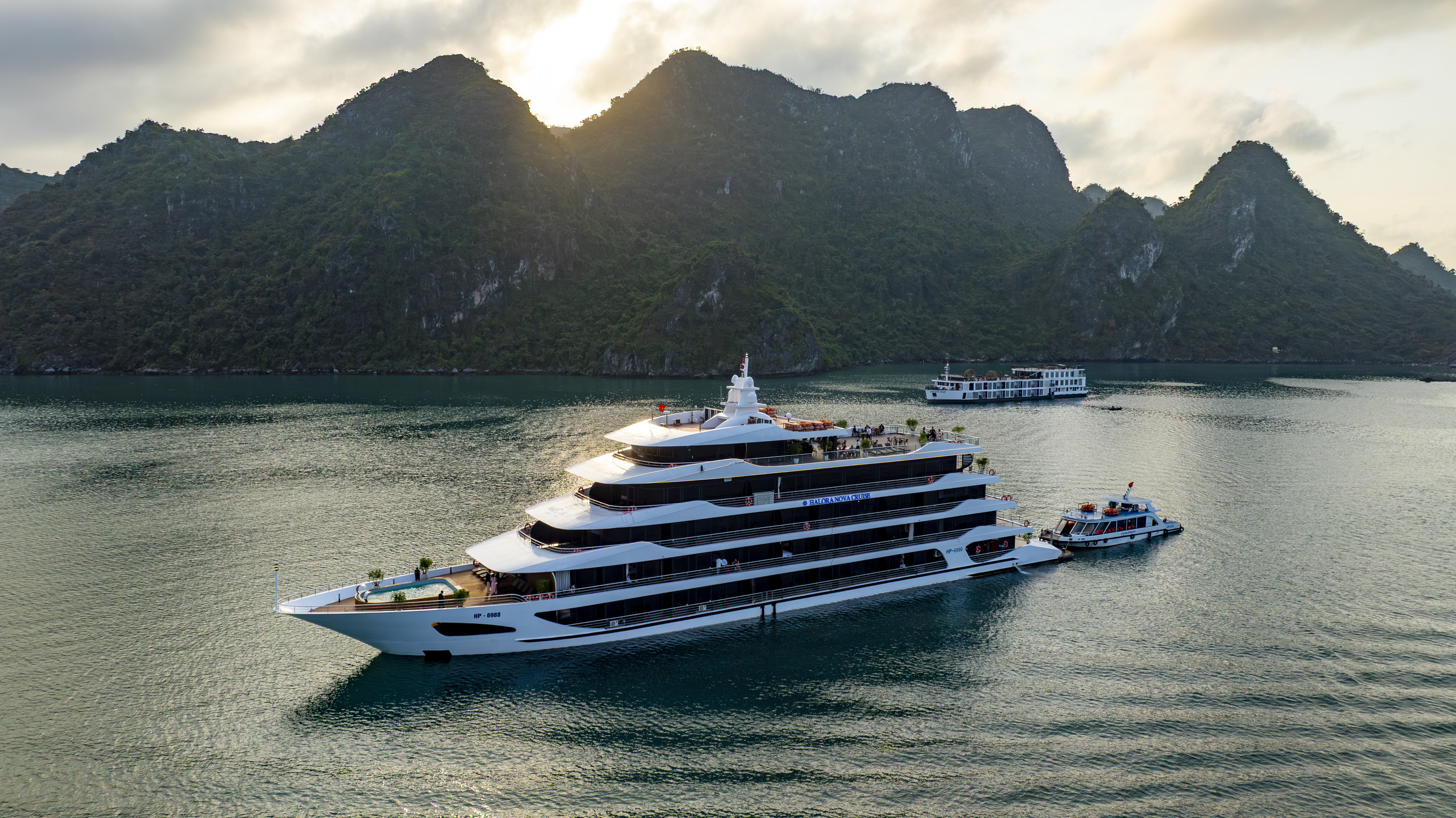 Halora 2D1N Luxury Cruise: Ha Long Bay & Lan Ha Bay Tour