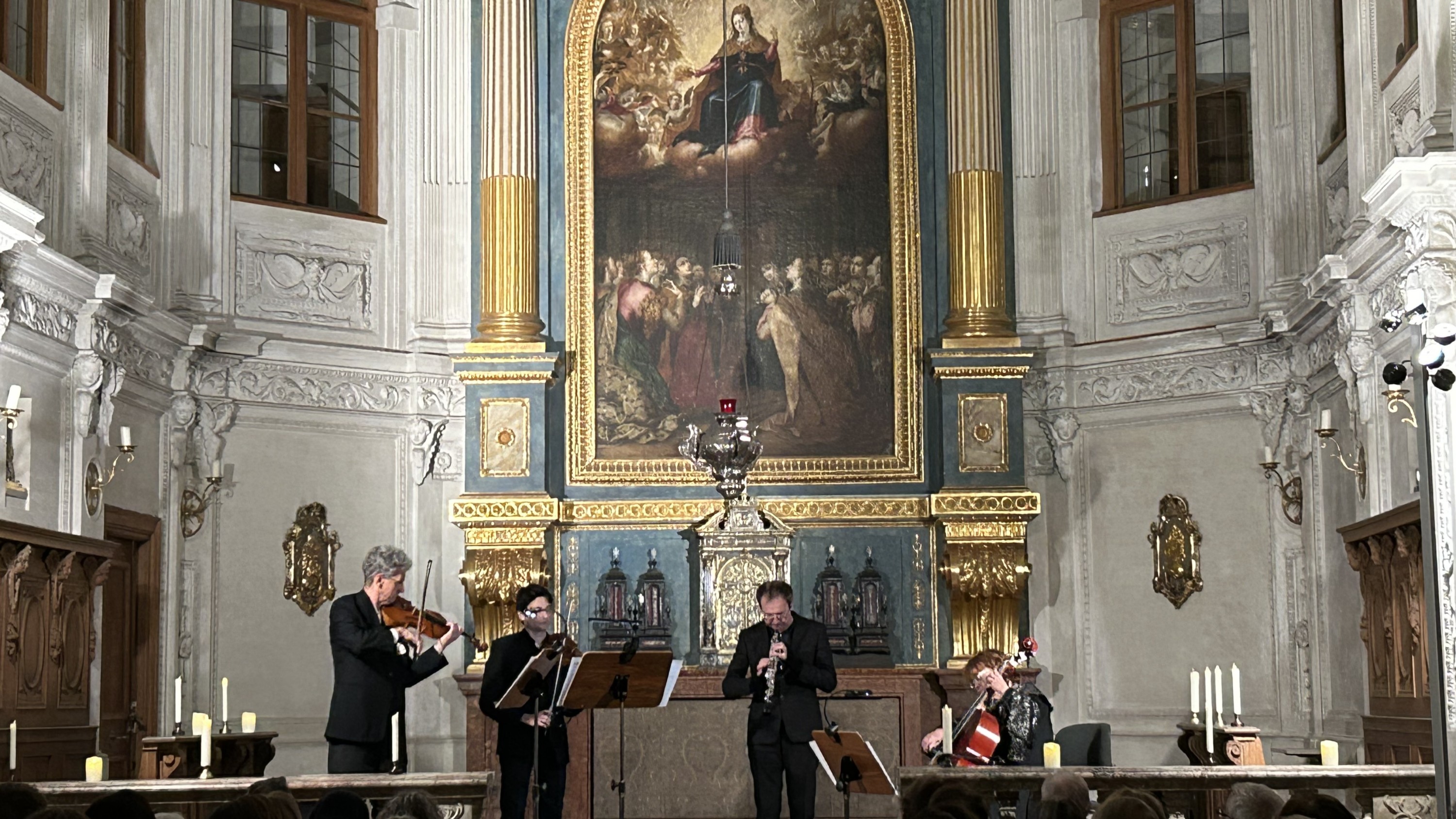 在慕尼黑歷史悠久的教堂中,享受優雅的古典音樂之夜 在慕尼黑歷史悠久的教堂中,享受優雅的古典音樂之夜