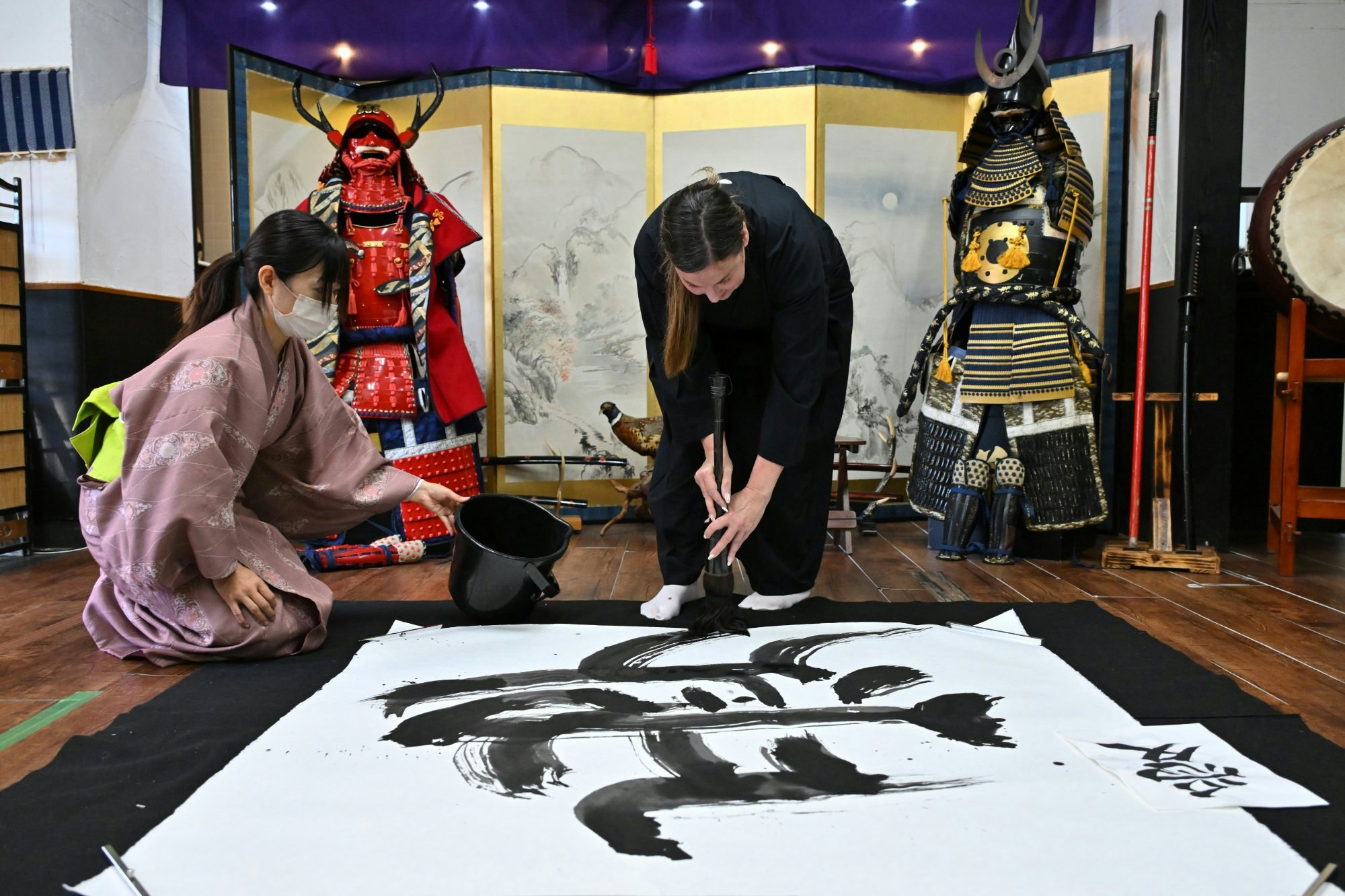 在大阪城附近體驗武士道與禪文化，並可拍照留念
