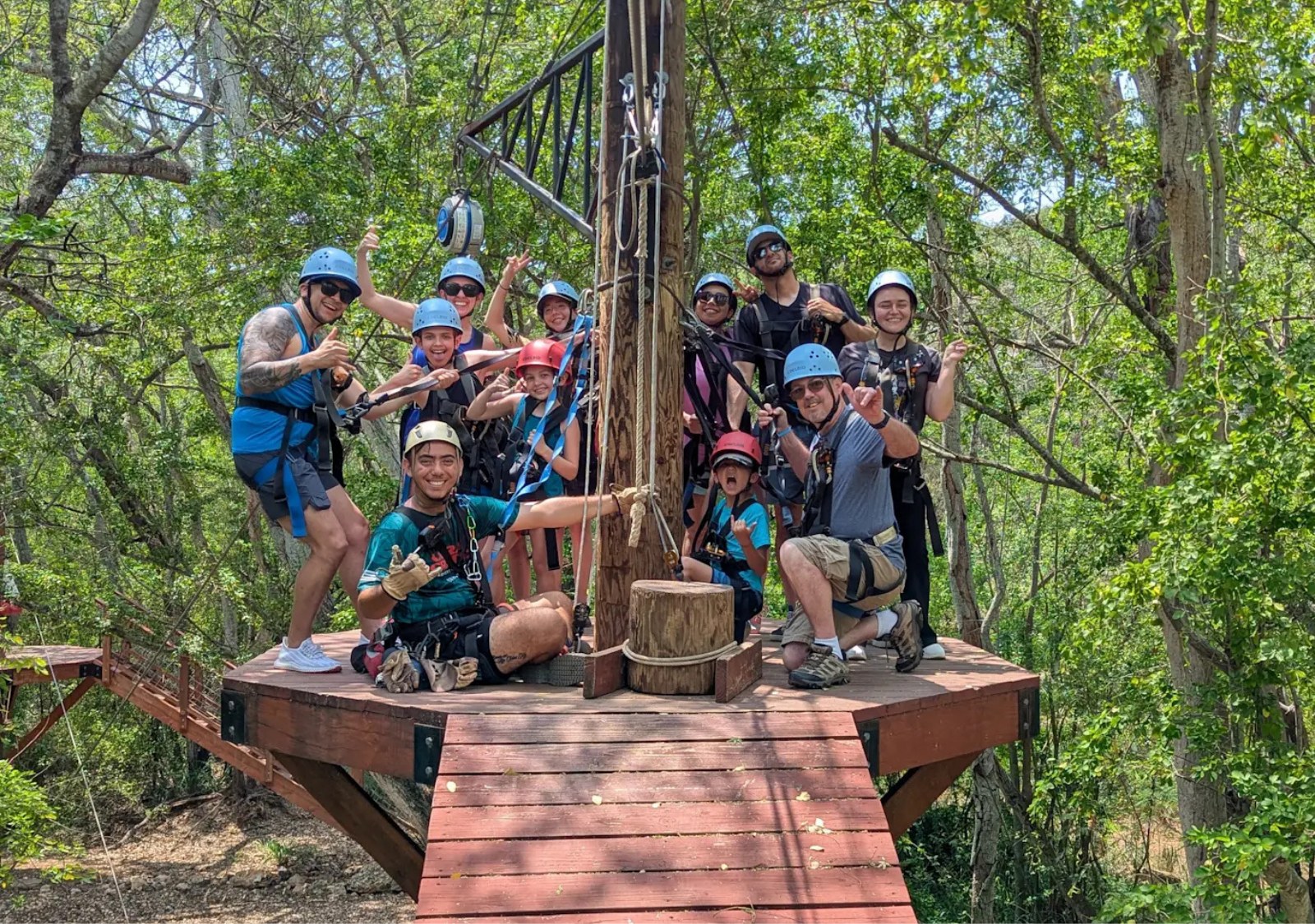 與親朋好友一起在珊瑚火山口(Coral Crater)體驗高空滑索,度過充滿樂趣的一天。 與親朋好友一起在珊瑚火山口(Coral Crater)體驗高空滑索,度過充滿樂趣的一天。