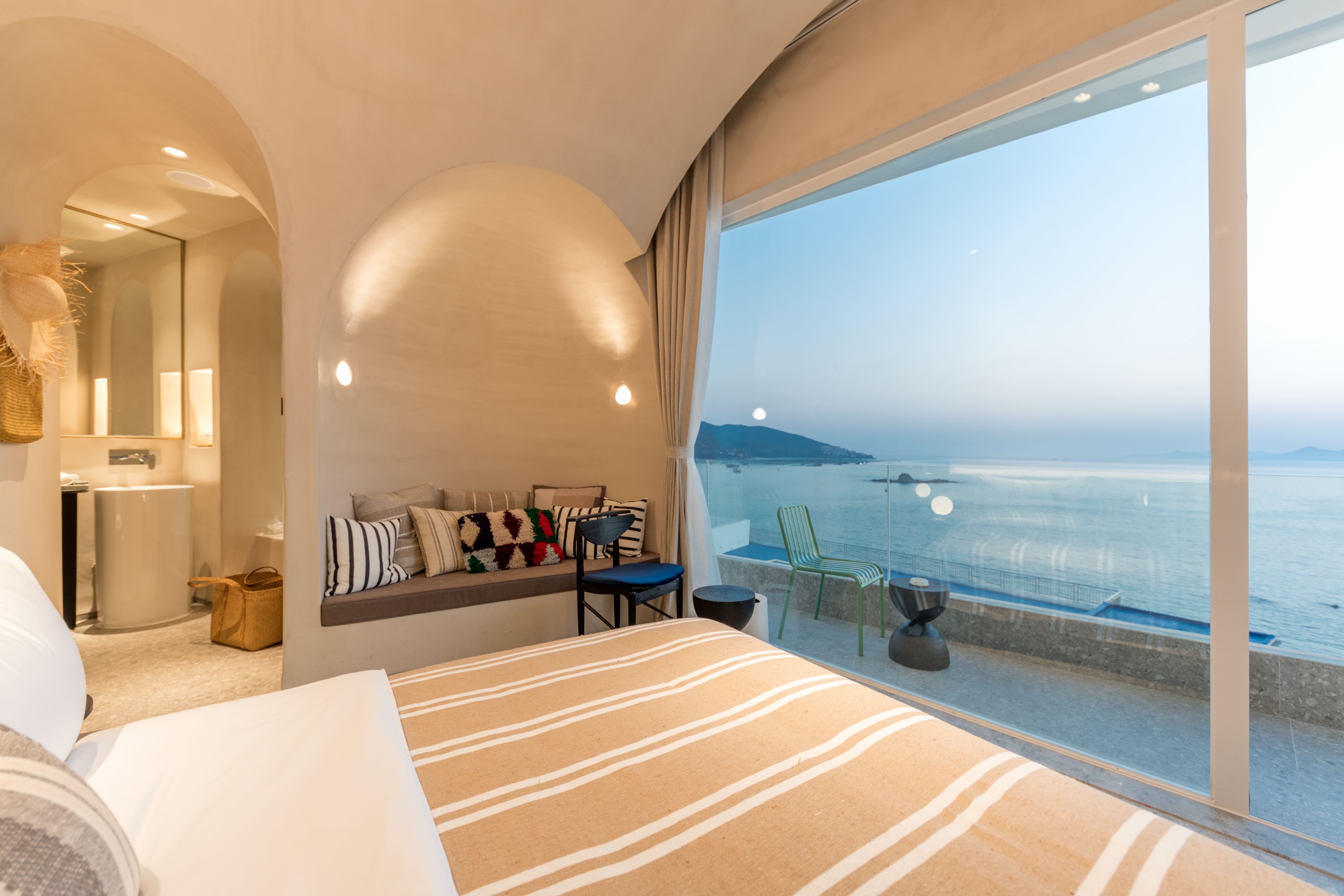 Building D·Haihan Sea View Bubble Pool King Bed Room