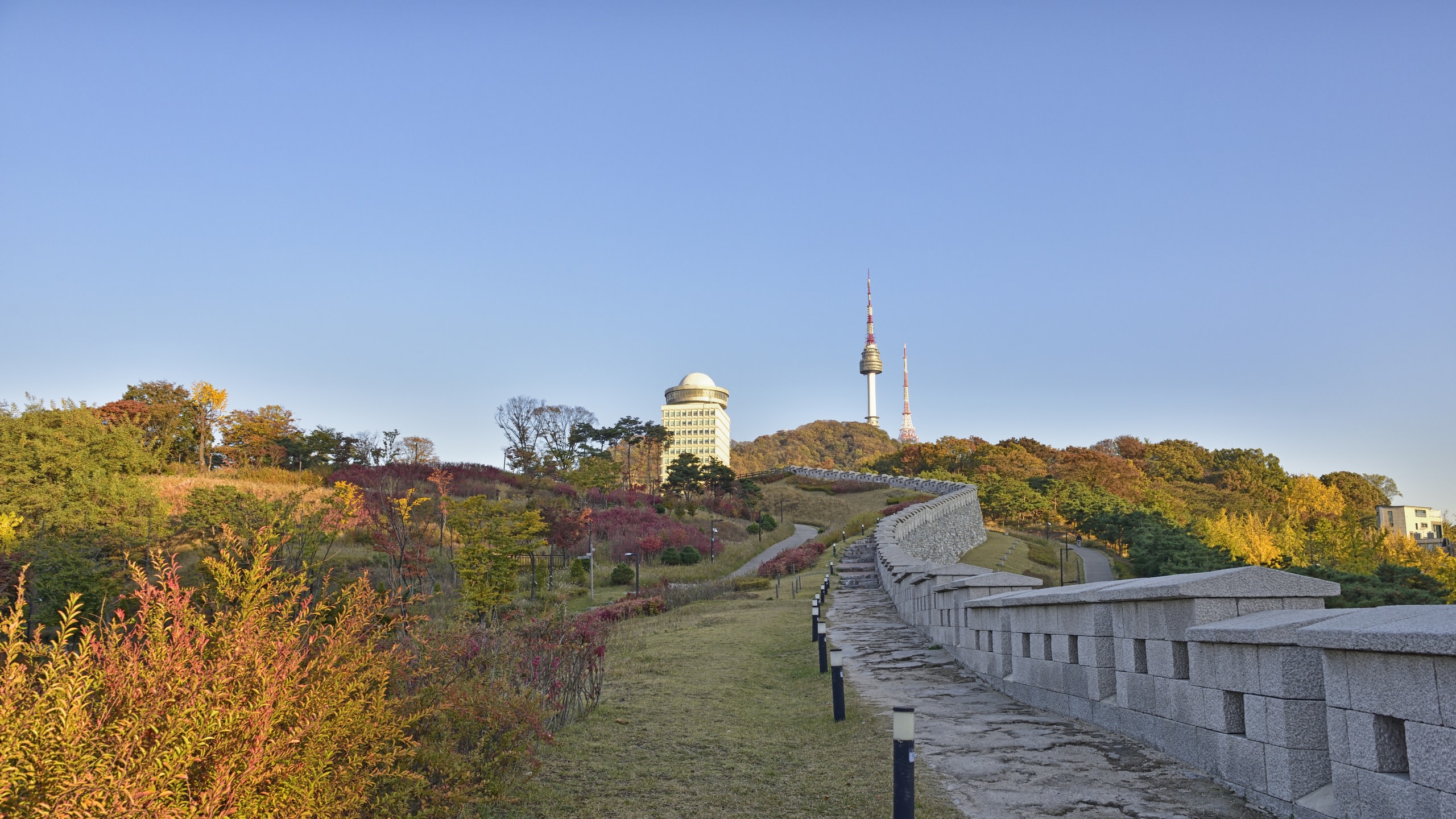 Seoul Namsan Park Half-Day Small Group Trekking Tour