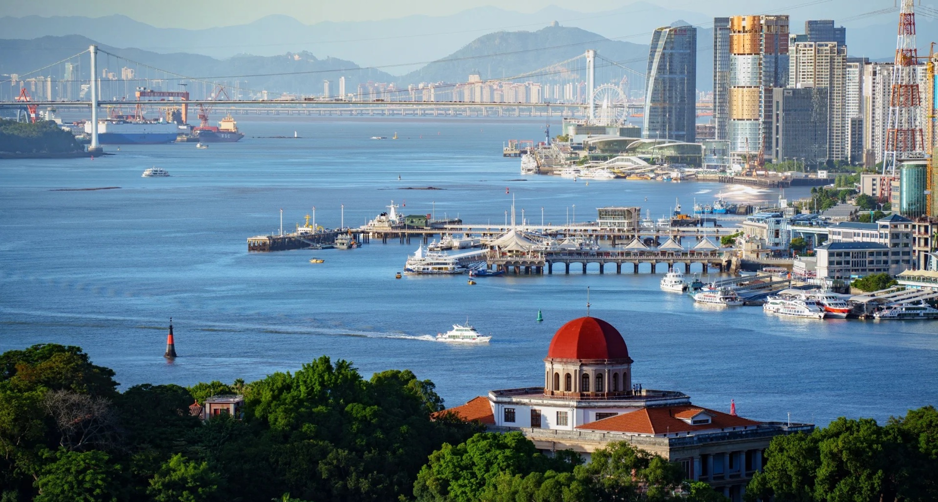 福建泉州&鼓浪嶼5日遊（廈門往返+可選4鑽/5鑽酒店+逛足鼓浪嶼+打卡《千與千尋》&《黑神話悟空》+探秘千年古剎+贈送女士簪花）
