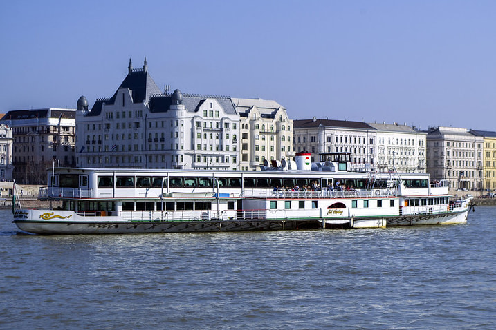 Summer Cruise with Brunch and Prosecco in Budapest
