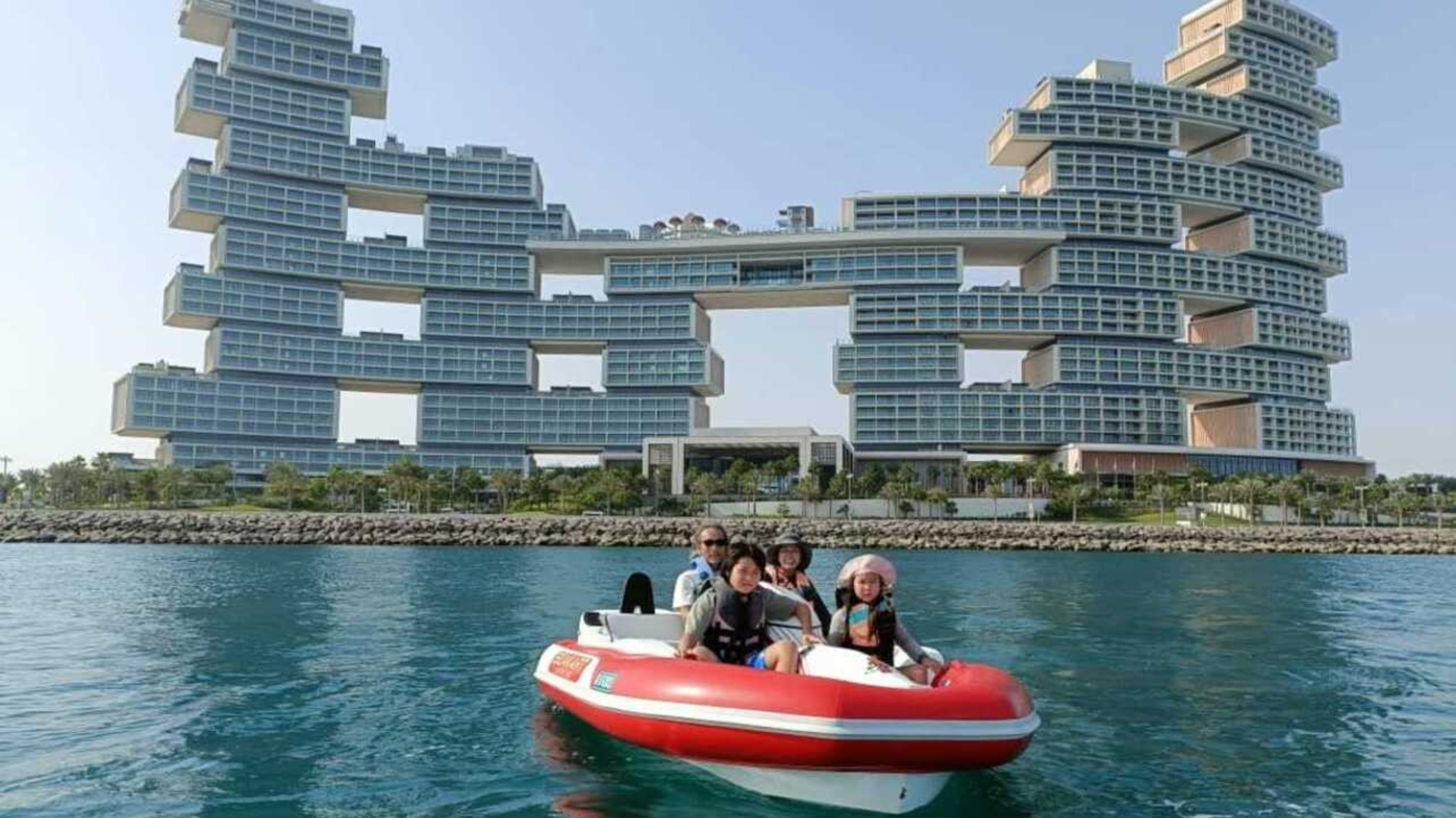 杜拜 Seakart 電動充氣船自駕體驗（Adventure Zone Dubai 提供）