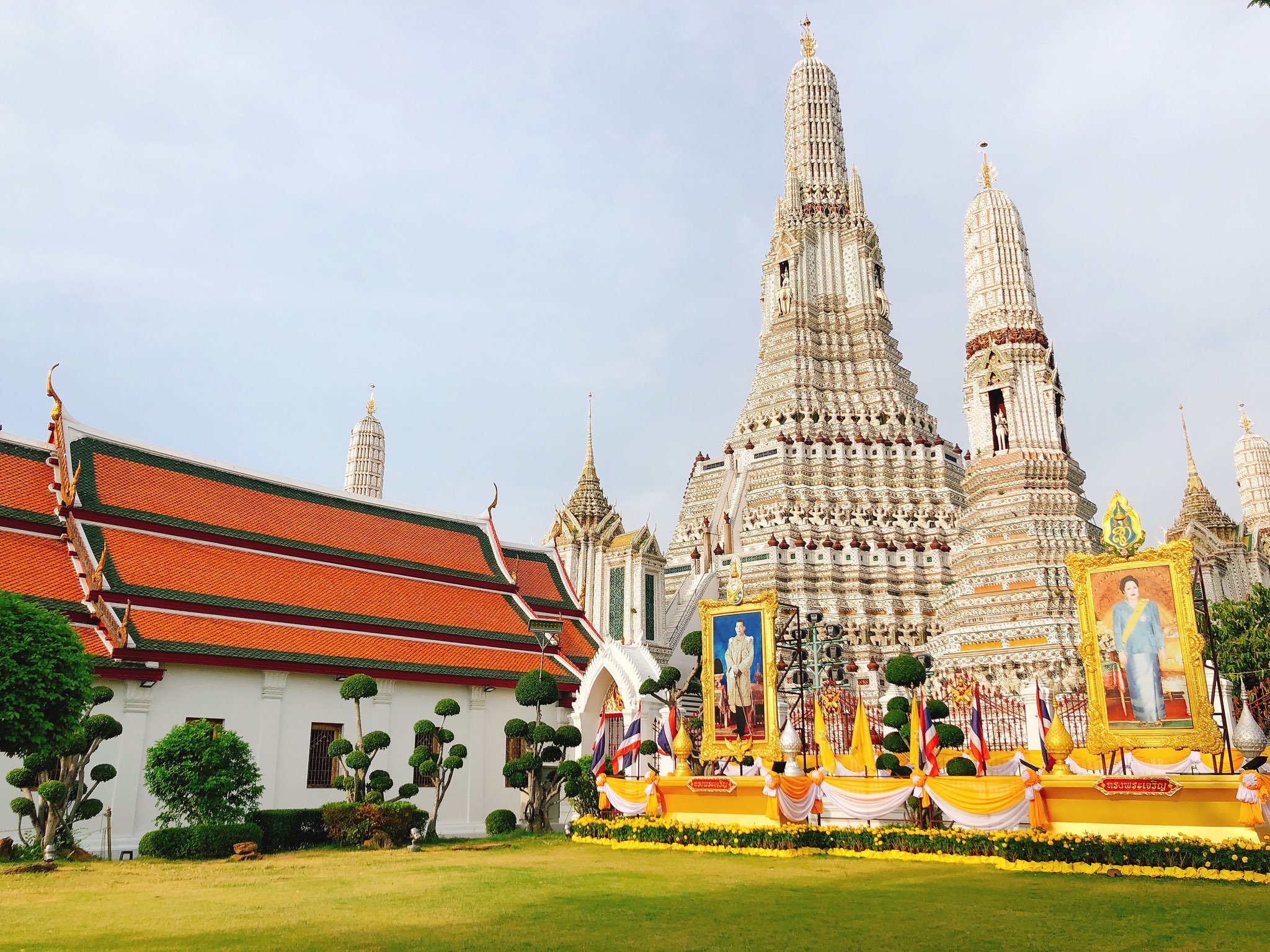 Half-day city tour of Bangkok's three major temples and the Grand Palace, departing in the morning by Panda Bus (A)