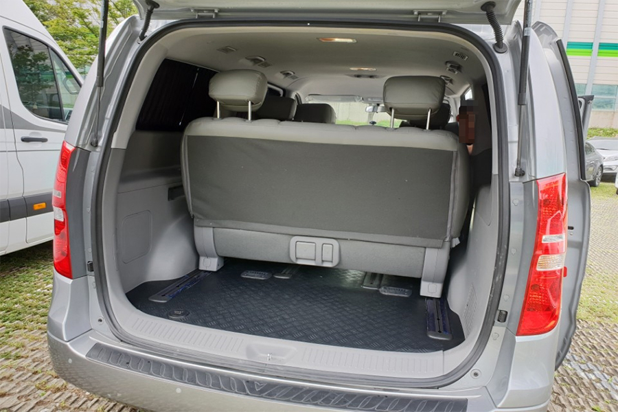 boot space of hyundai starex van