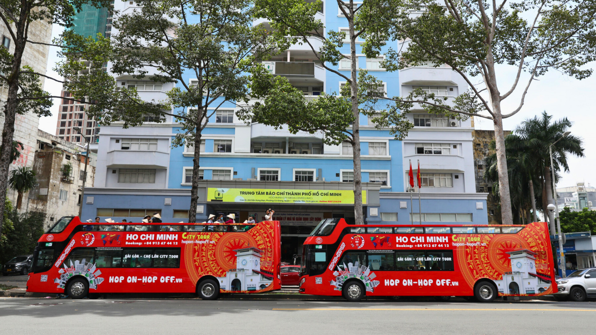 巡遊胡志明市色彩繽紛的當地街道和市場，探索最道地的日常生活。