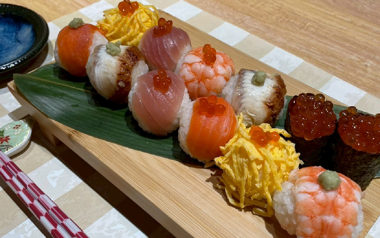 Osaka:Let's experience making Sushi in Namba!