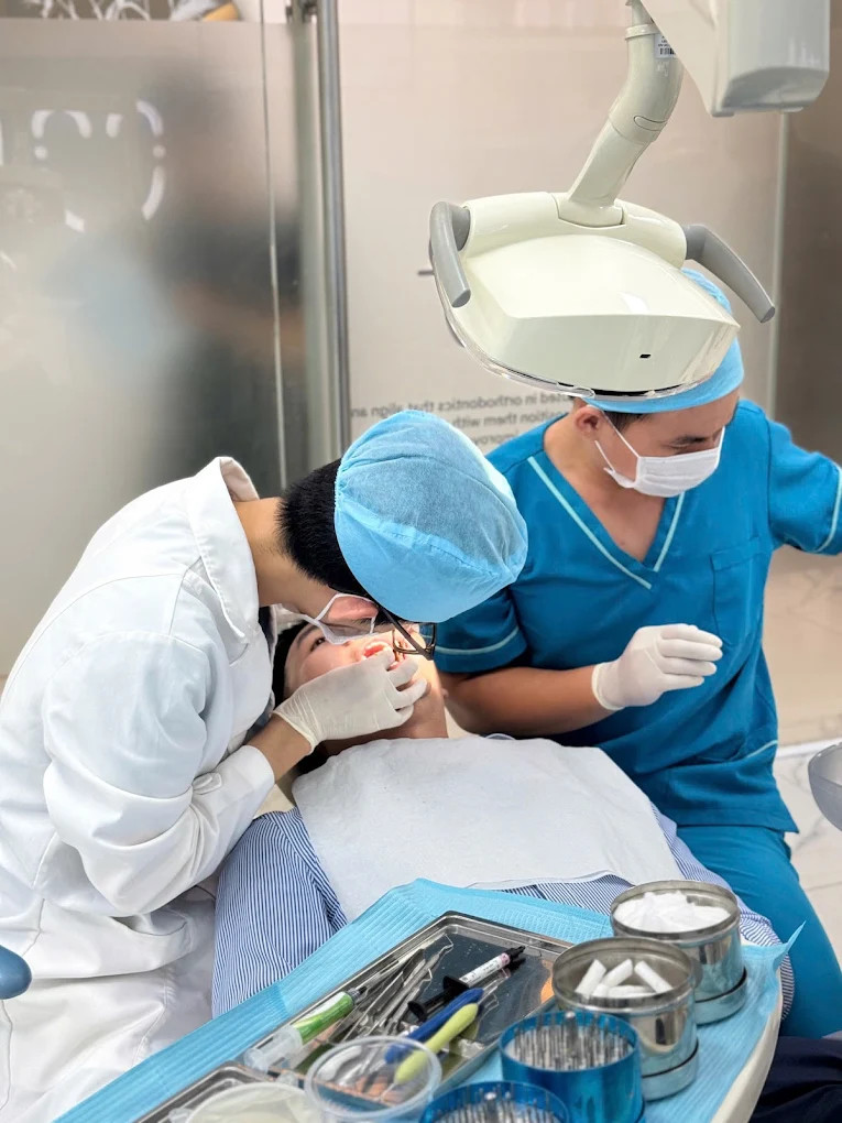 Teeth Whitening and Scaling in Ha Noi City by BeDental