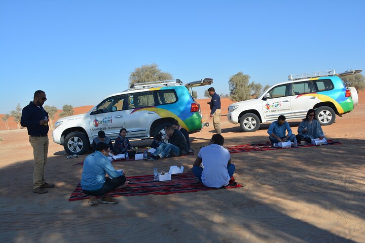 Private 4x4 Desert Drive, Wadi Shawaka Pool Visit with Lunch box