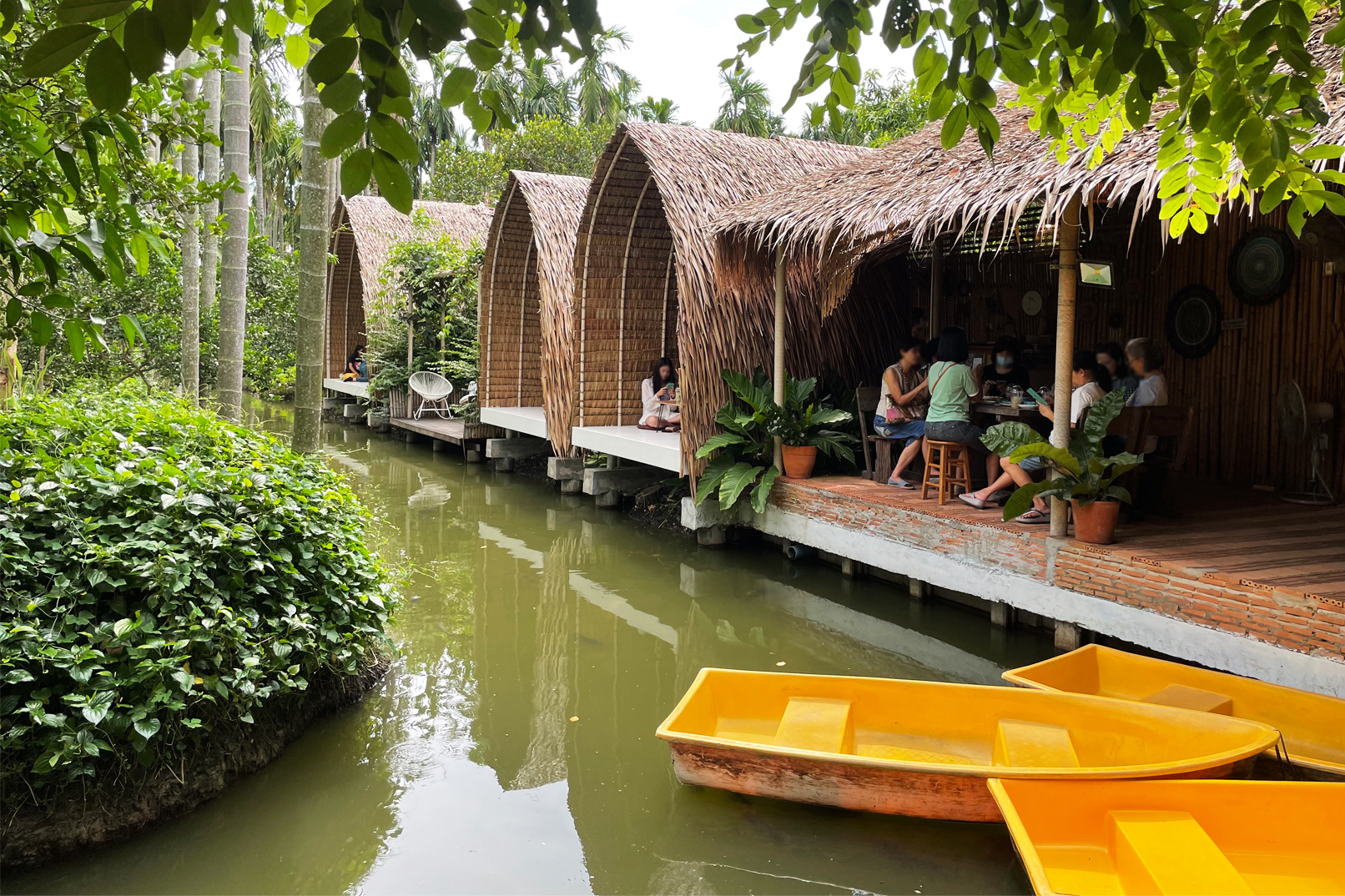 在可愛寧靜的咖啡館“After the rain coffee & gallery”休息一下。那裡有一條小運河,您可以繼續享受更多的Khlong。 在可愛寧靜的咖啡館“After the rain coffee & gallery”休息一下。那裡有一條小運河,您可以繼續享受更多的Khlong。