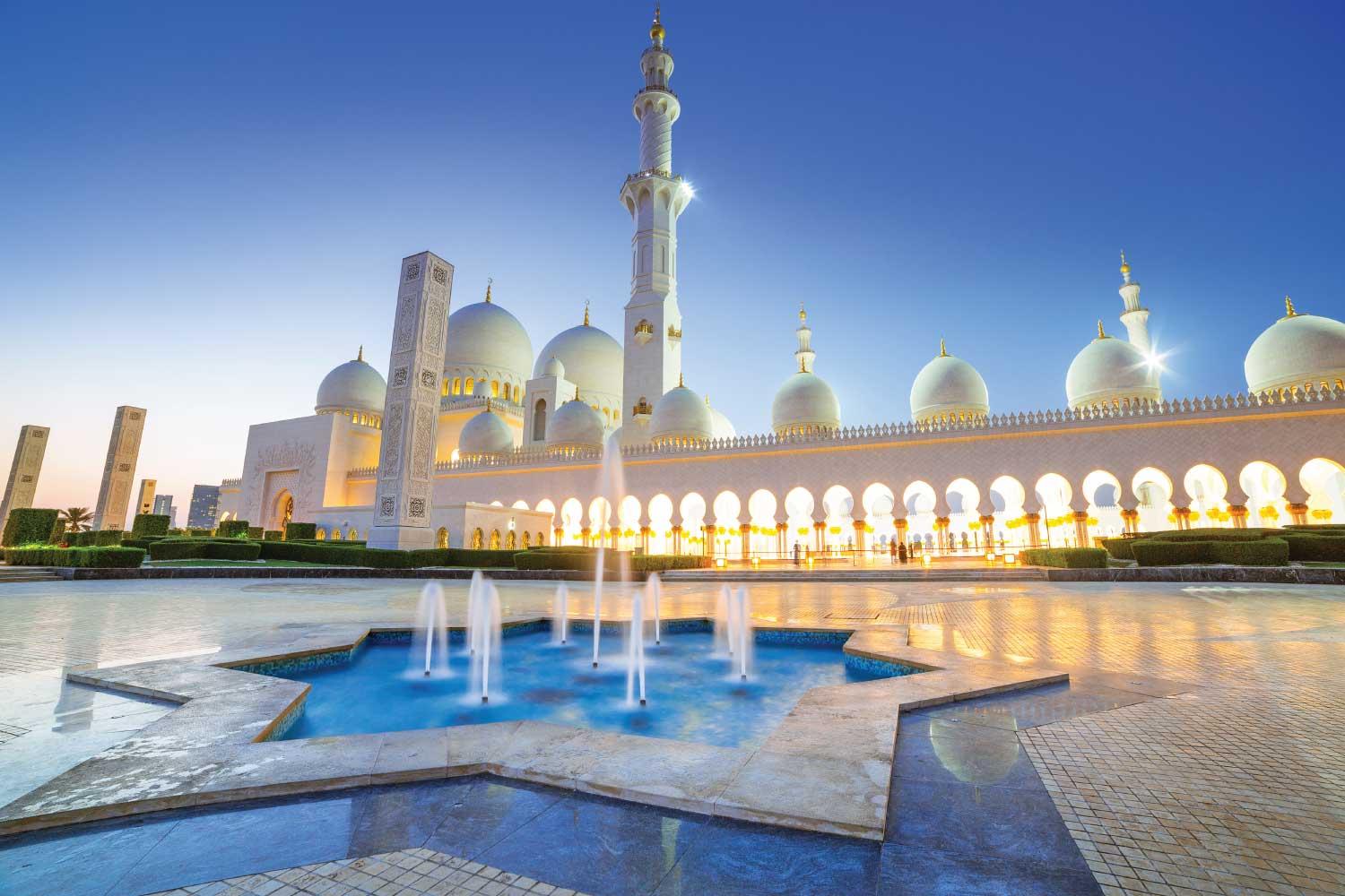 Sheikh Zayed Grand Mosque at night