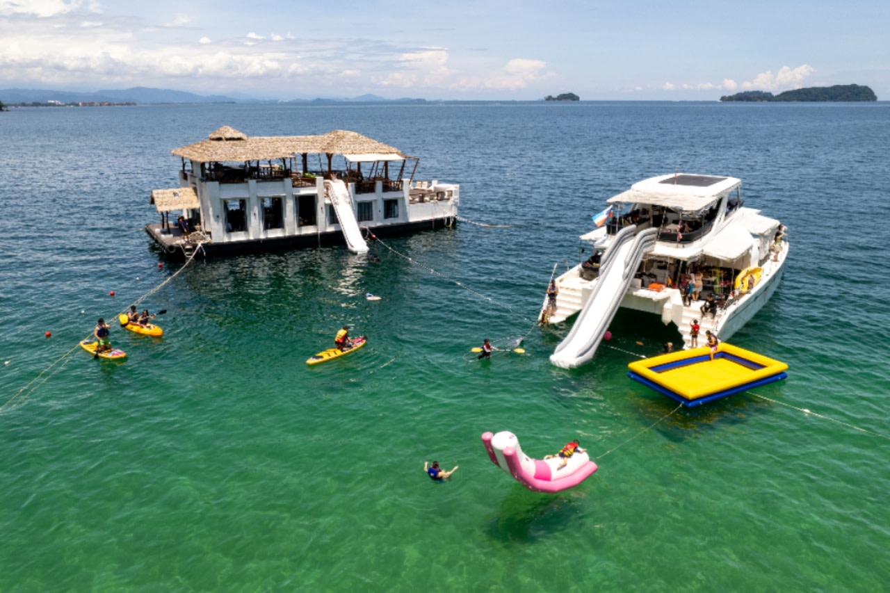 Floating Club House Island Hopping Day Tour at Gaya Island, Sabah