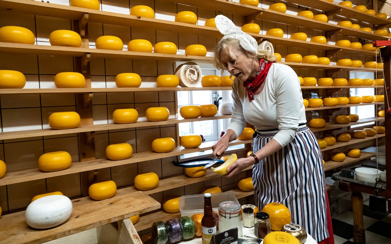 Volendam Day Tour with Cheese Farm and Clog Factory Visit