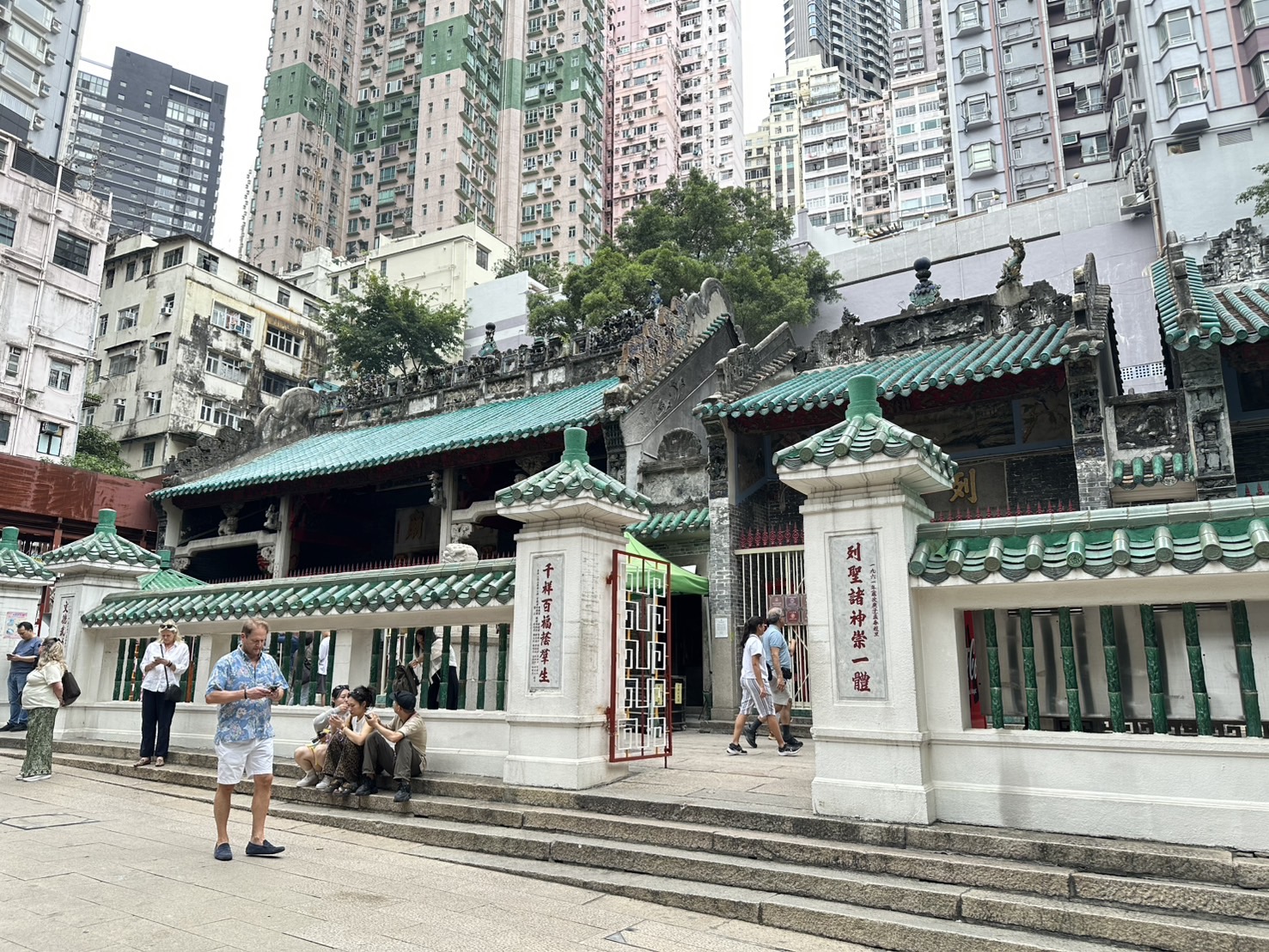 Walking as local around Central & Sheung Wan in HongKong