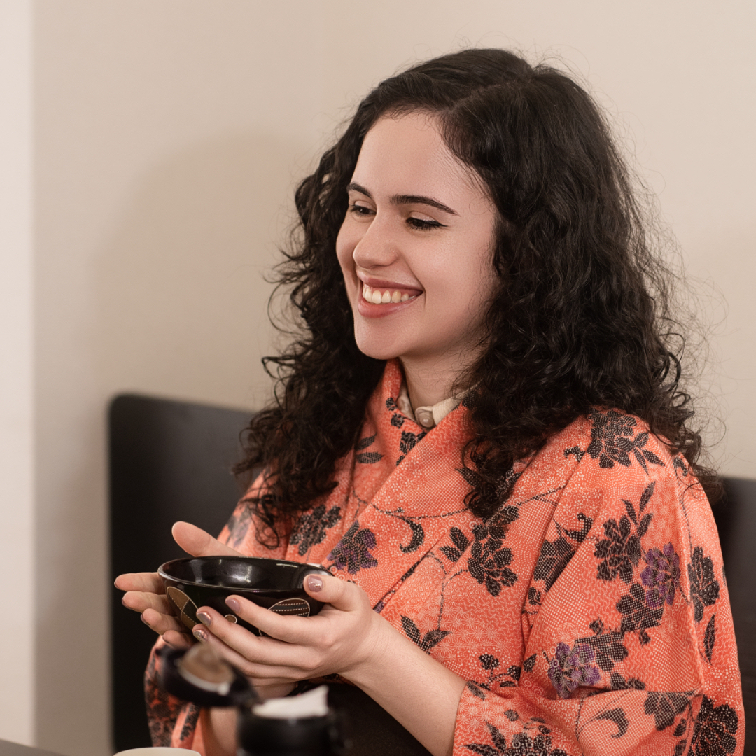 一碗抹茶後的微笑——茶帶來平靜。