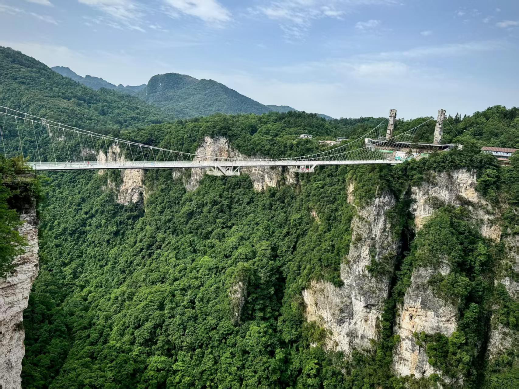 [Zhangjiajie Glass Bridge Grand Canyon & Baofeng Lake & Huanglong Cave] Private Customized One-Day Tour (Chinese Group)