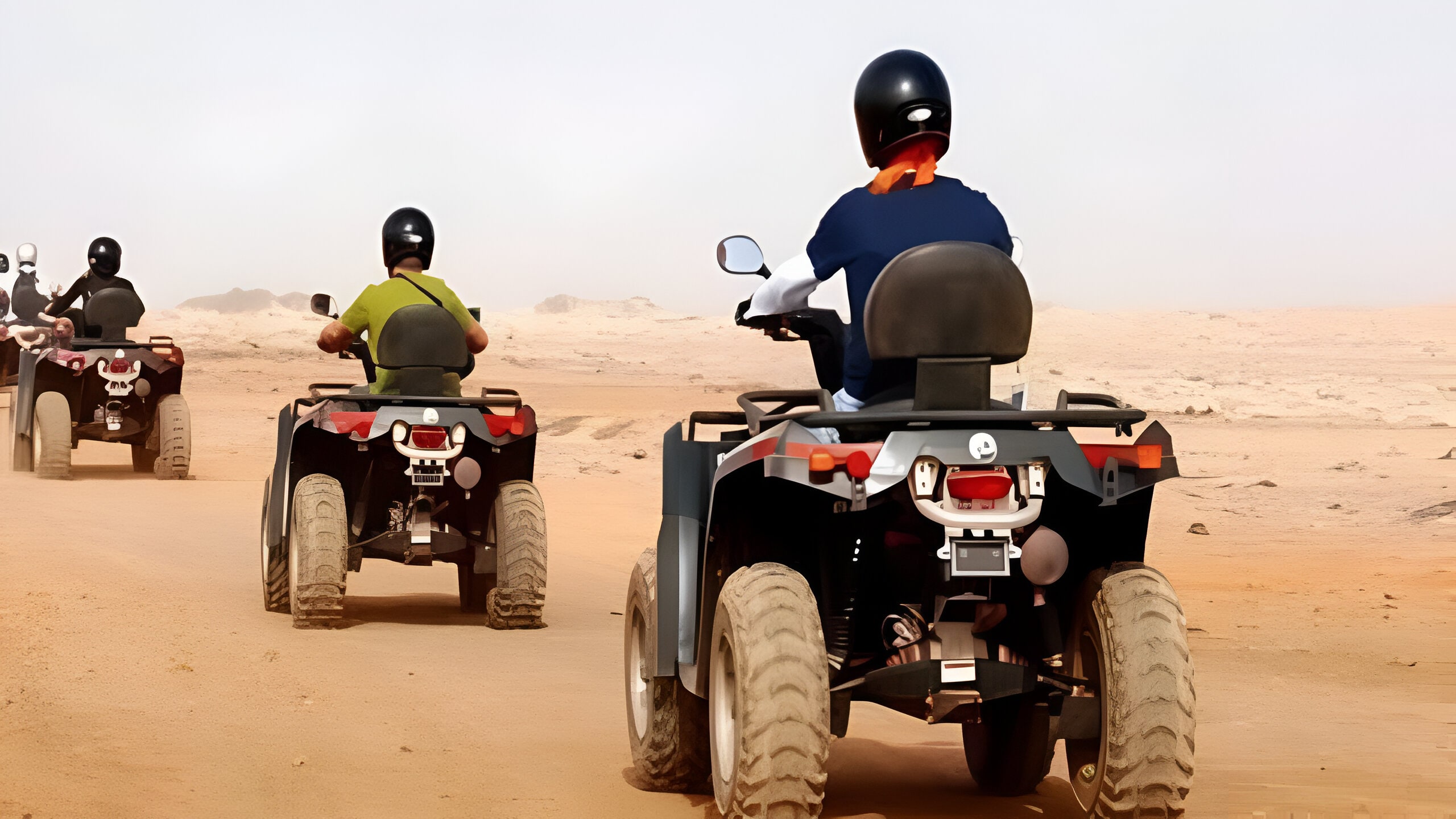 阿格菲沙漠（Agafay Desert）四輪摩托車之旅：岩石小徑和壯麗景色