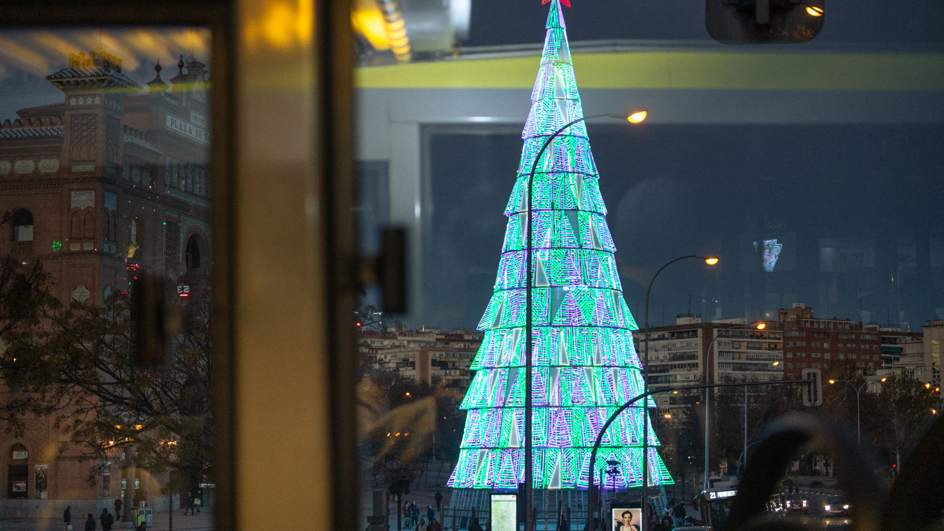 Perfect for families, tourists, and holiday enthusiasts to see the best Christmas lights
