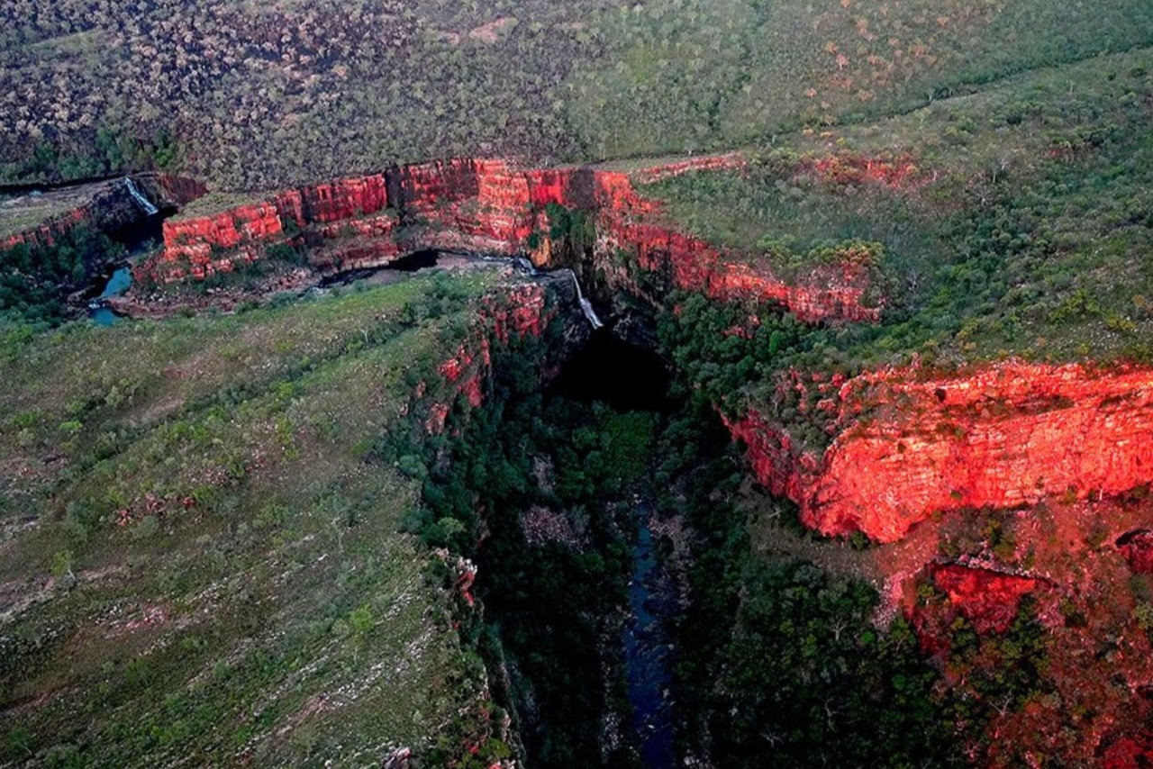 Scenic Helicopter Flight over Twin Flame Falls 