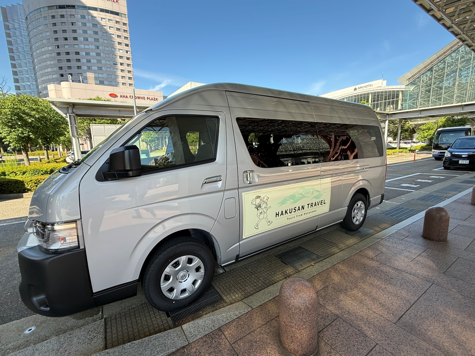 專業司機帶領的小團旅遊。 專業司機帶領的小團旅遊。