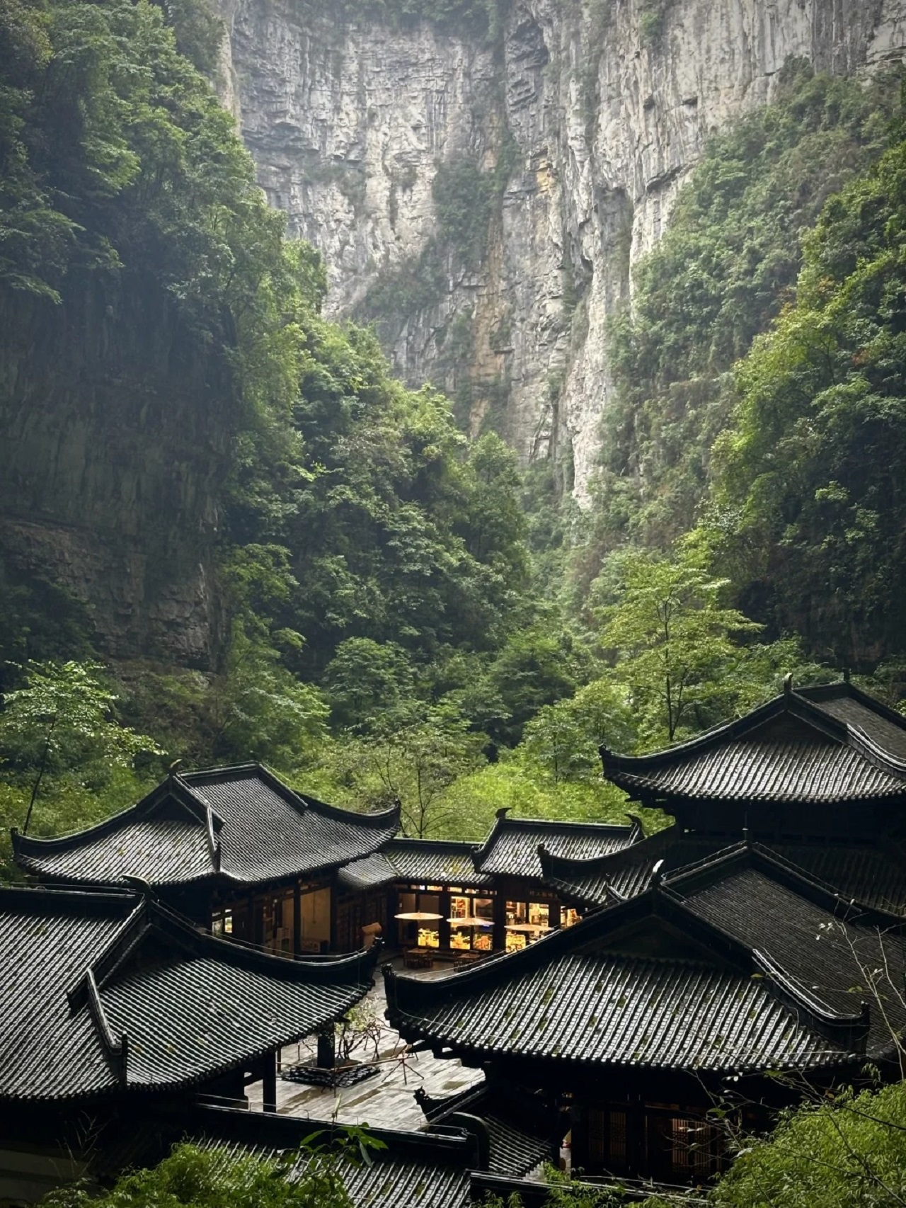 重慶武隆高端私家團1日遊（武隆天生三橋+龍水峽地縫+烏江畫廊+變形金剛4取景地+自然遺產峽谷+飛流瀑布+12小時精華景點暢玩+尊貴待遇）