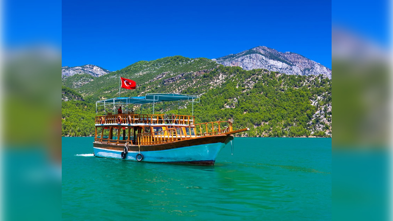 Green Lake Boat Tour with Lion Park by Cabrio Bus