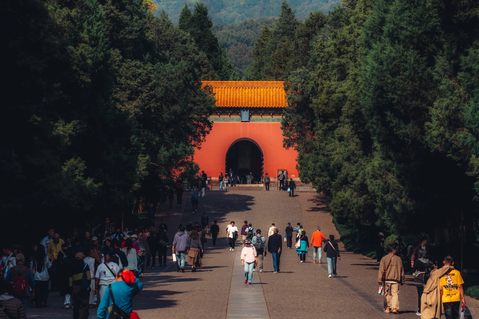 600 餘年時光沉澱,明孝陵宛如一部立體史書,一磚一瓦、一草一木都在訴說著明朝的興衰,承載著歷史的厚重。 600 餘年時光沉澱,明孝陵宛如一部立體史書,一磚一瓦、一草一木都在訴說著明朝的興衰,承載著歷史的厚重。