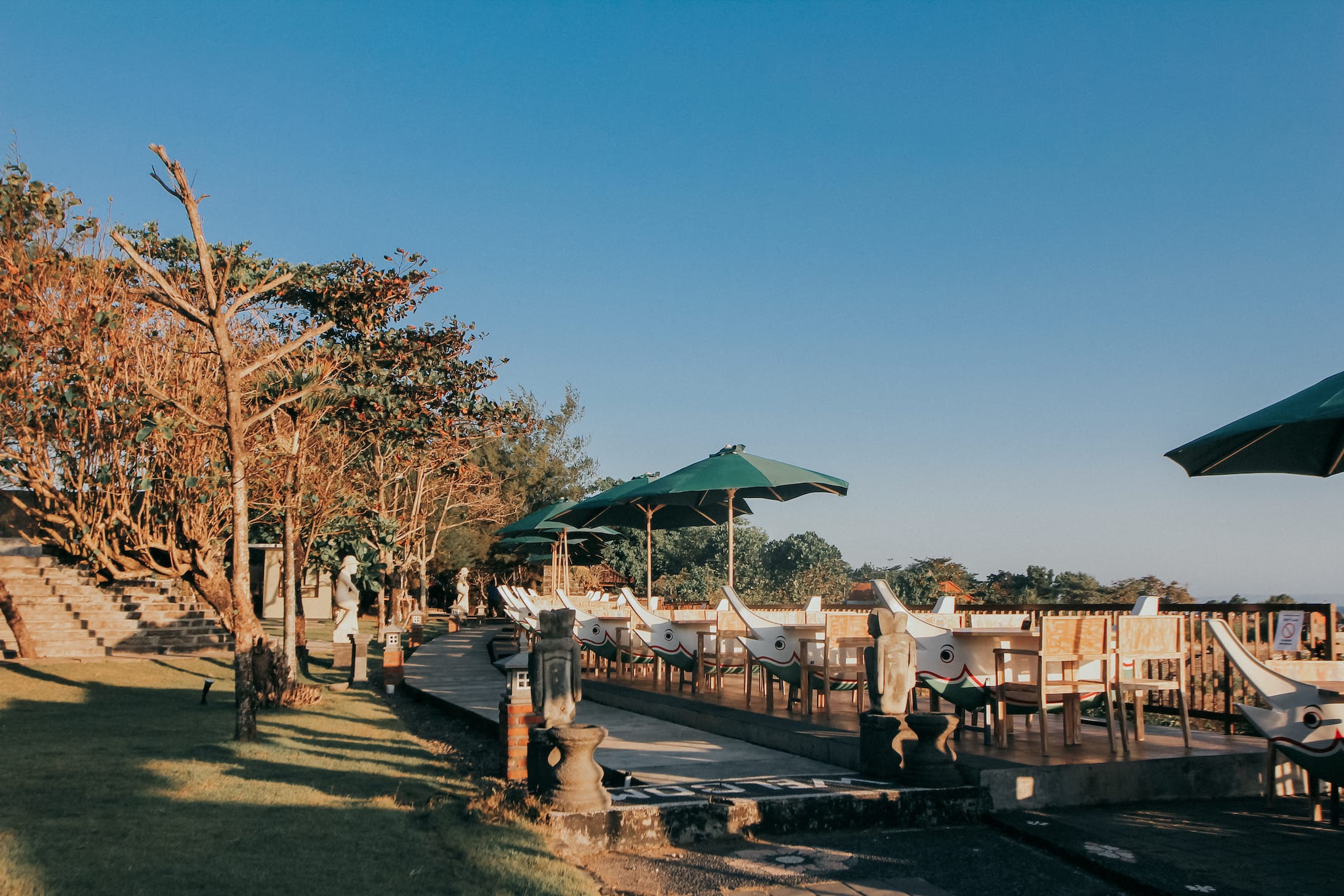 巴厘島海神廟De Jukung Resto And Bar 美食體驗