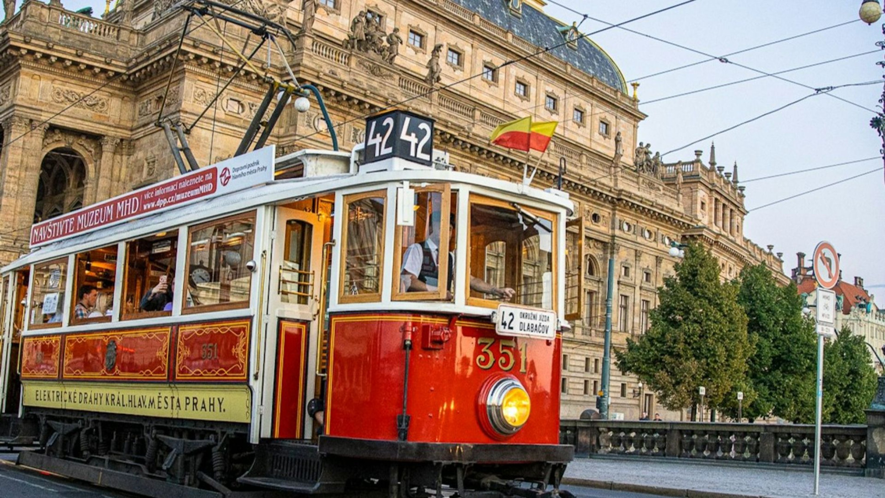 布拉格 42 號線隨上隨下歷史電車票 (Hop-on Hop-off Historical Tram ticket for Line 42 in Prague)