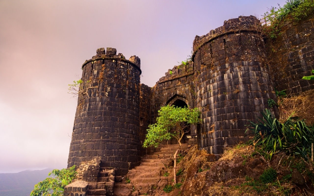 Sinhagad Fort Half-Day Guided Tour from Pune by Car with Lunch