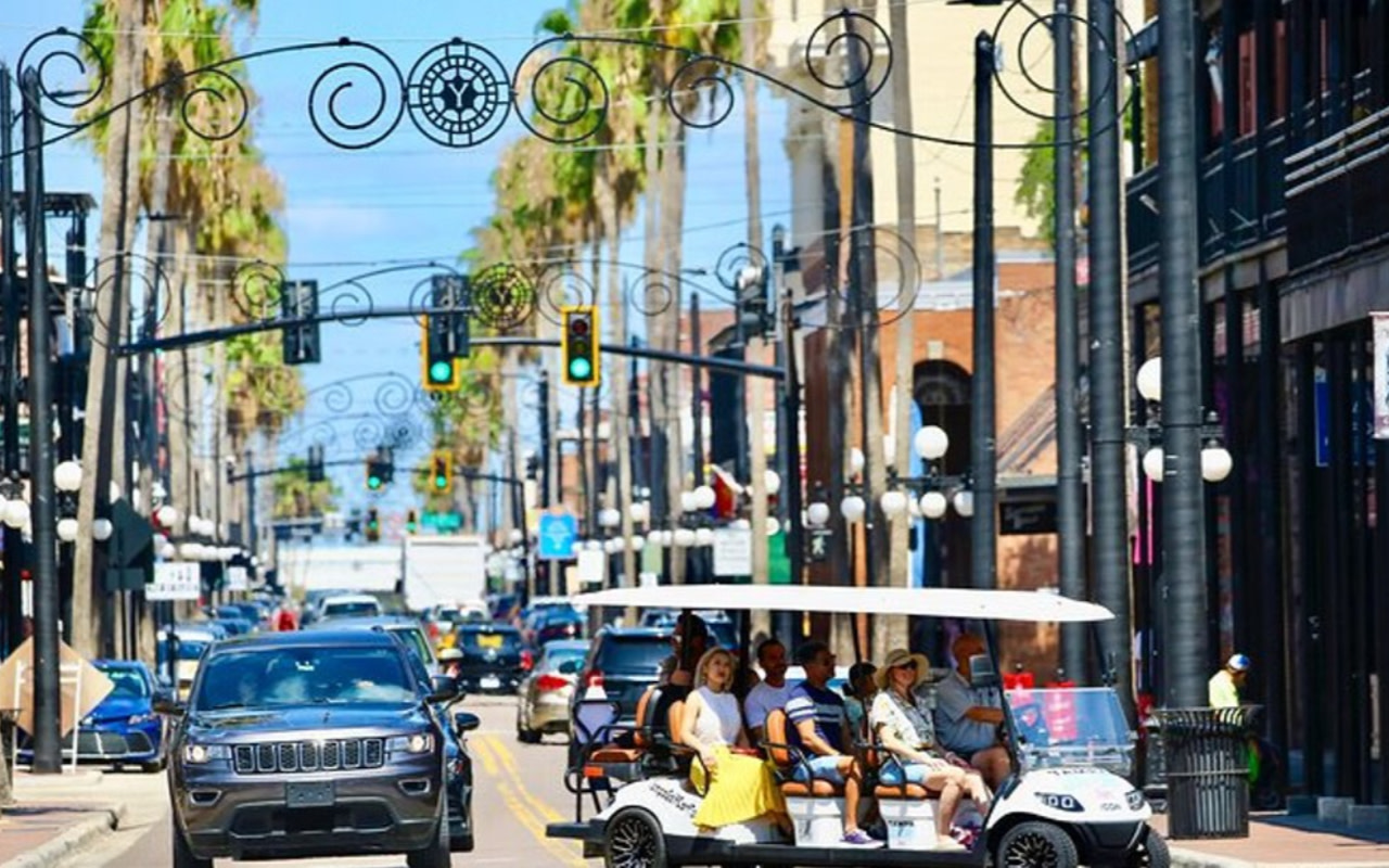 探索坦帕歷史悠久的伊波市 (Ybor City) 迷人歷史與充滿活力的文化