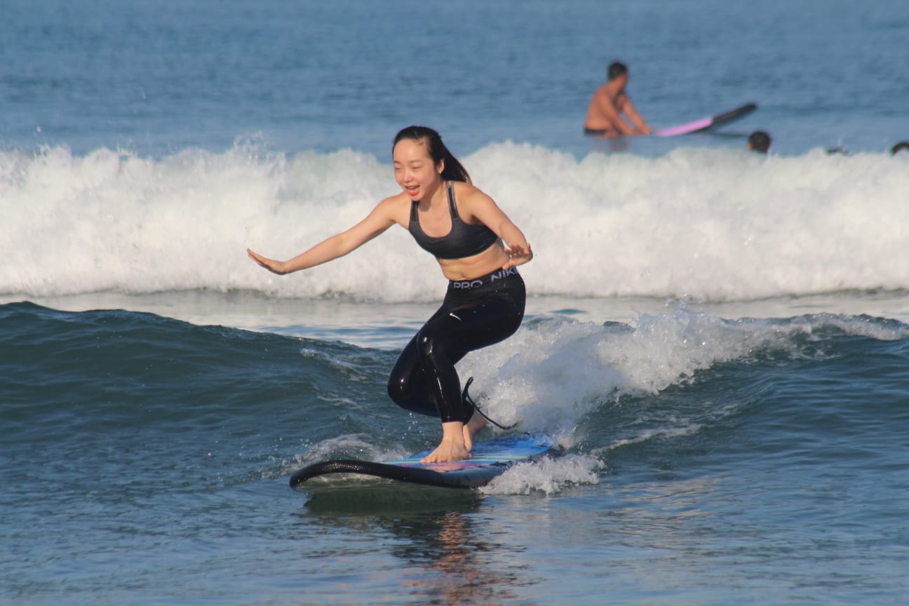 庫塔海灘衝浪課程（27 Surf Bali提供）