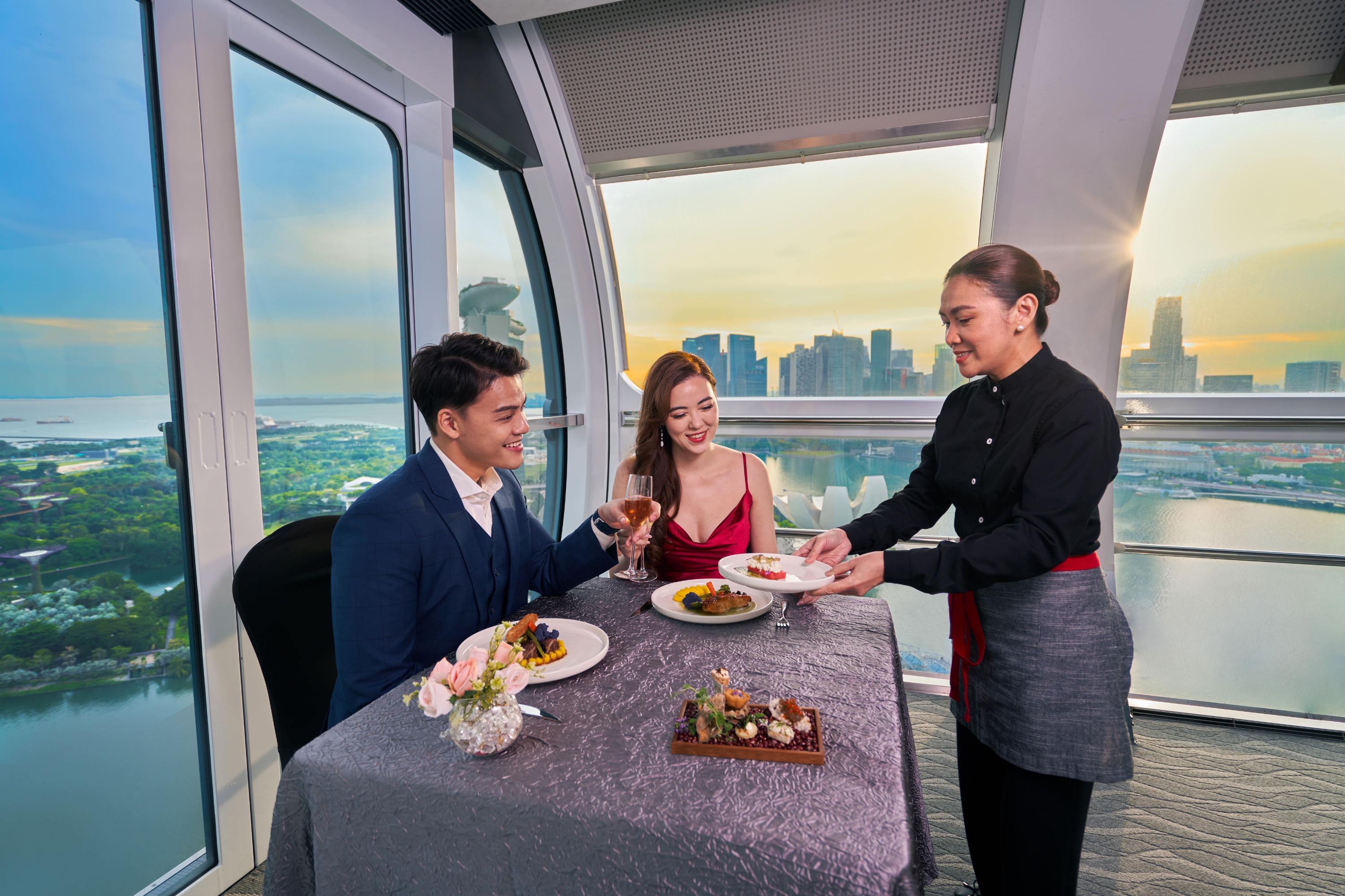 新加坡摩天觀景輪165米高空用餐體驗