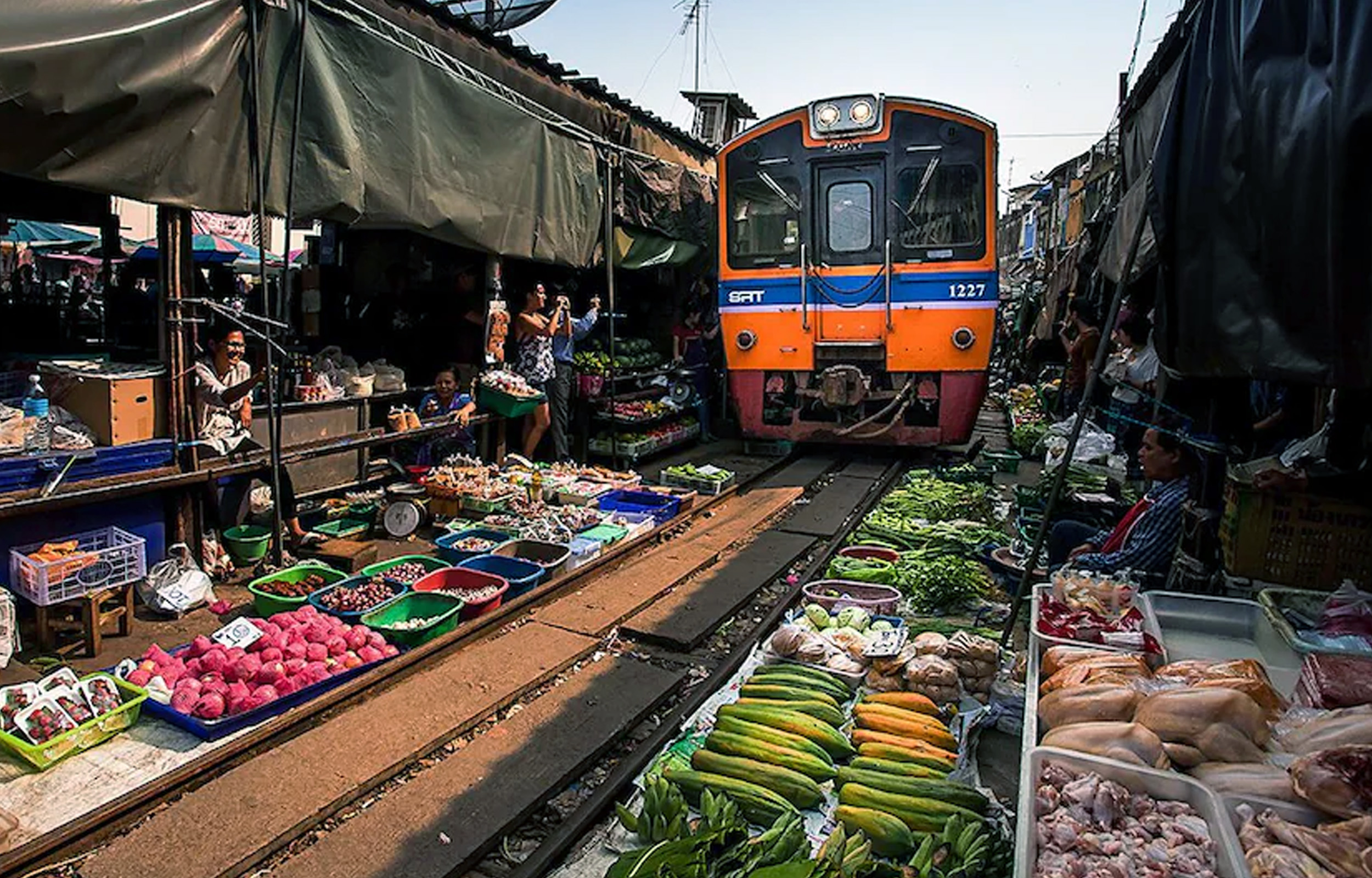丹嫩莎朵水上市場 (Damnoen Saduak Floating Market)、美功鐵路 (Maeklong Railway) 私人遊以及其他
