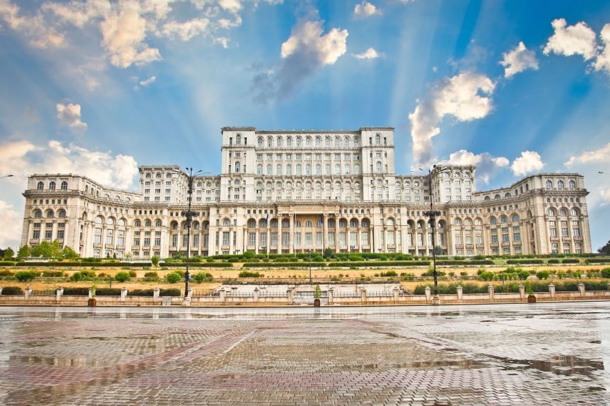 Palace of Parliament Guided Tour with Admission in Bucharest