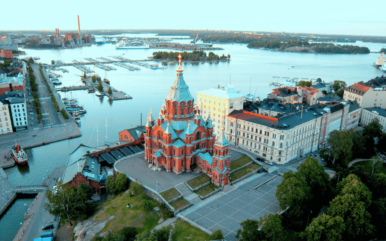 Ultimate Helsinki & Porvoo Tour– Private Car & Local Stories