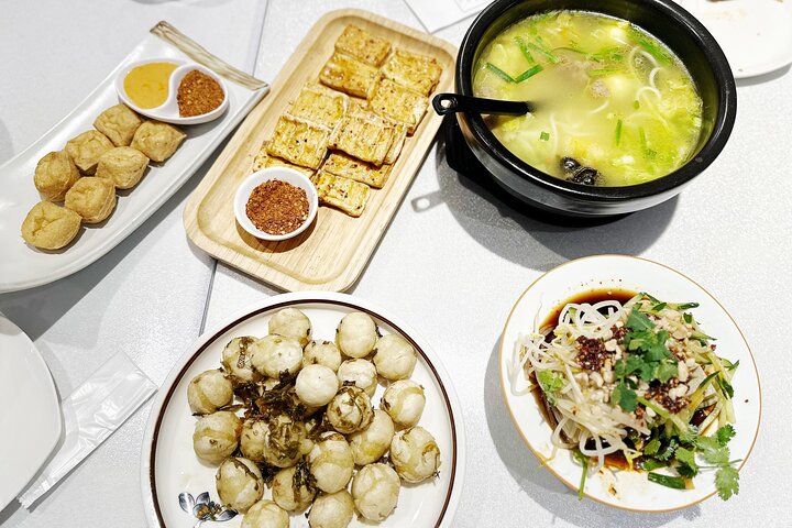 3 小時開啟京城美食奇遇！(全程中英文雙語導遊: 穿梭於衚衕之間+邂逅皮脆肉嫩的烤鴨+鮮香的涮羊肉+特色雲南米線+隱匿街角的地道街邊美味