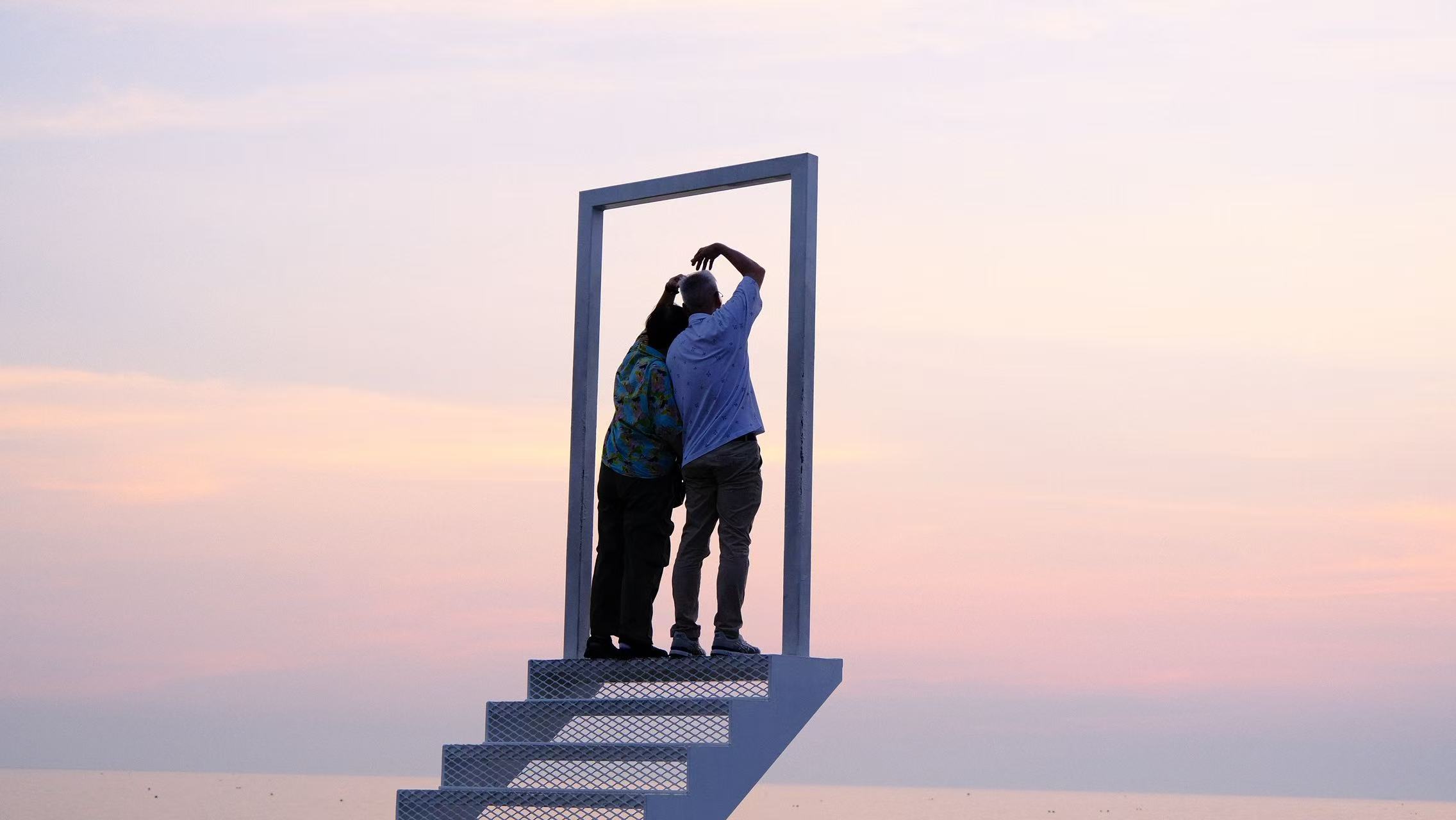 誰說網紅地適合年輕人，他們可愛相愛的模樣，全場都為他們鼓掌。