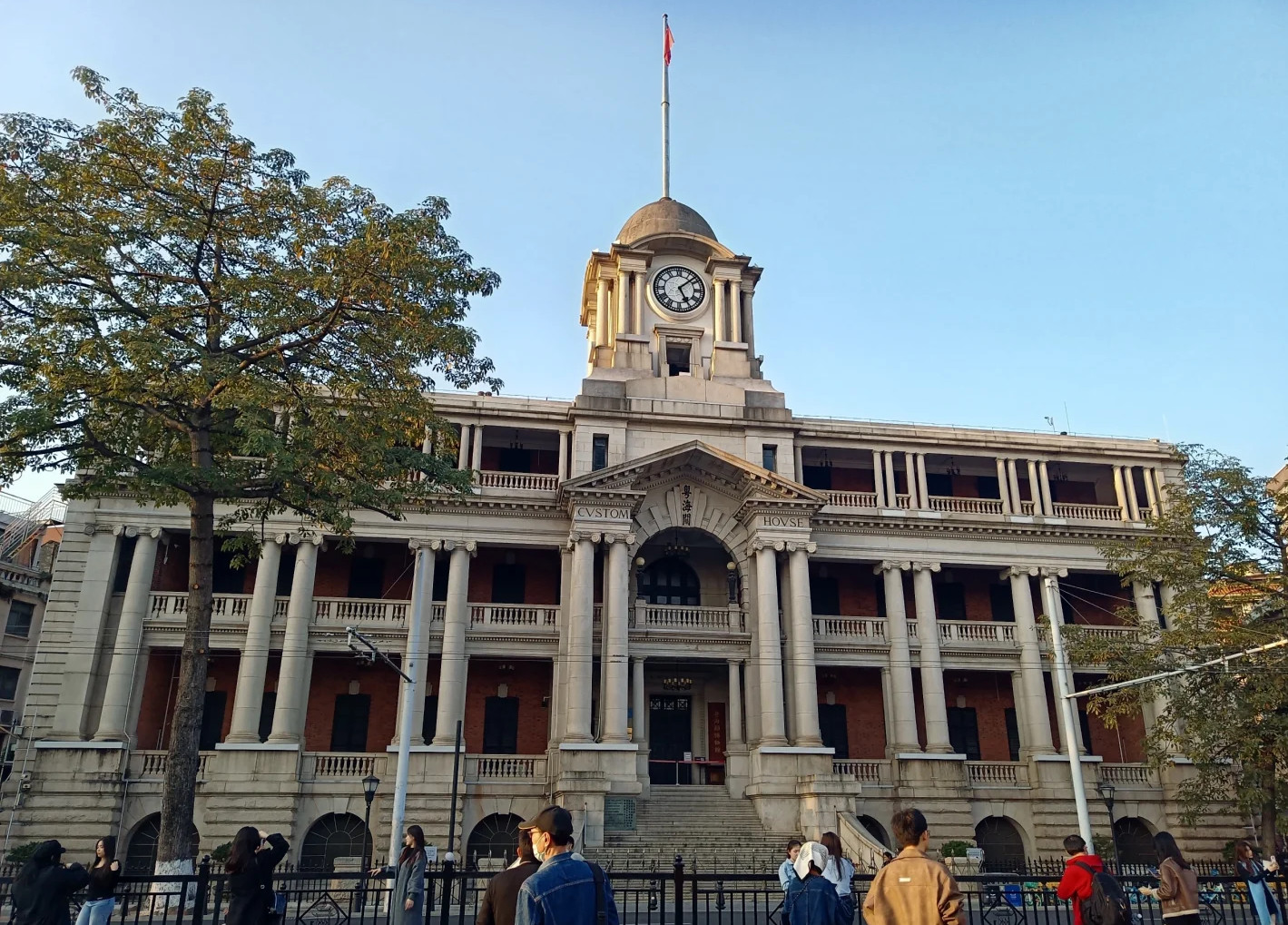 Guangzhou Afternoon Highlights + Pearl River Night Cruise (All-Inclusive Tour: Five Rams Sculpture + Ancient Ming Dynasty City Wall + Chen Clan Academy + Shamian Island + Pearl River Night Cruise + Guangzhou Round Trip) 