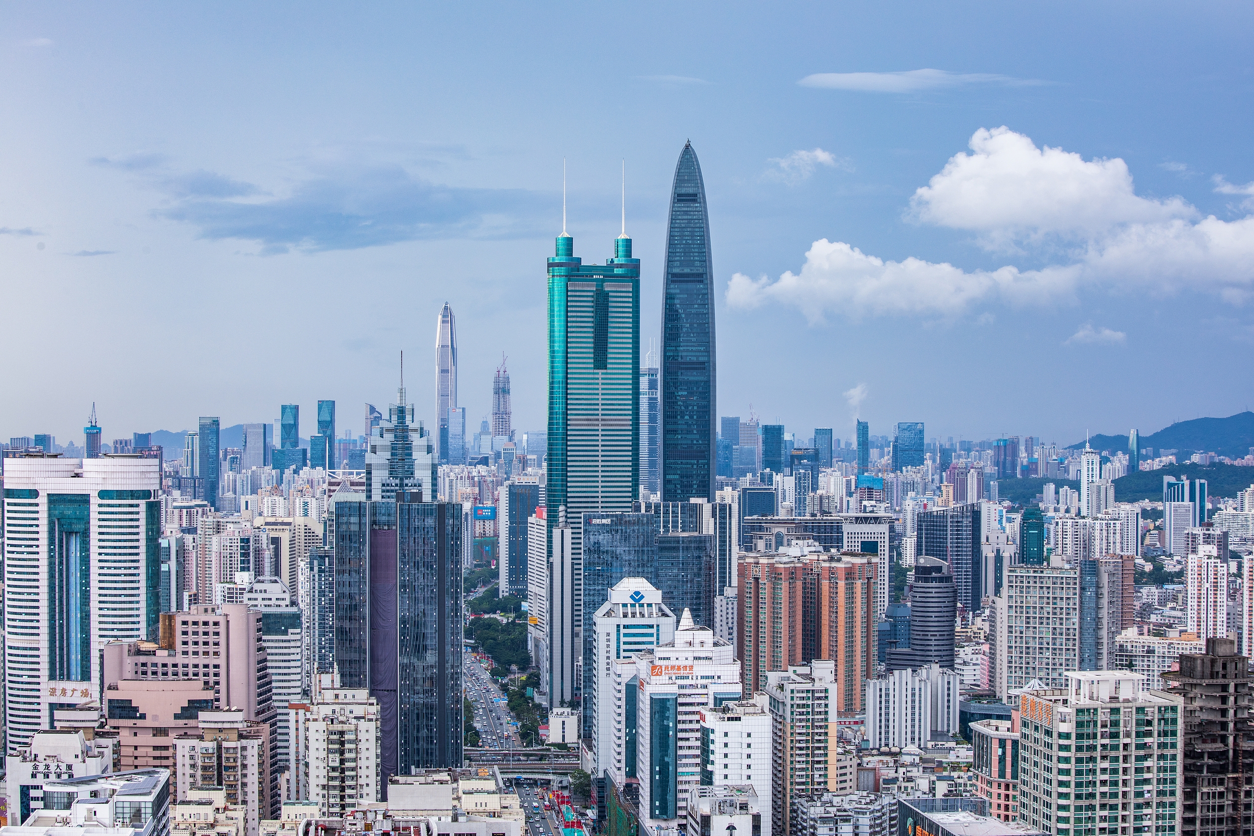 地王大廈:曾為亞洲最高建築,頂層觀光廳可360度俯瞰深圳市中心全景。 地王大廈:曾為亞洲最高建築,頂層觀光廳可360度俯瞰深圳市中心全景。