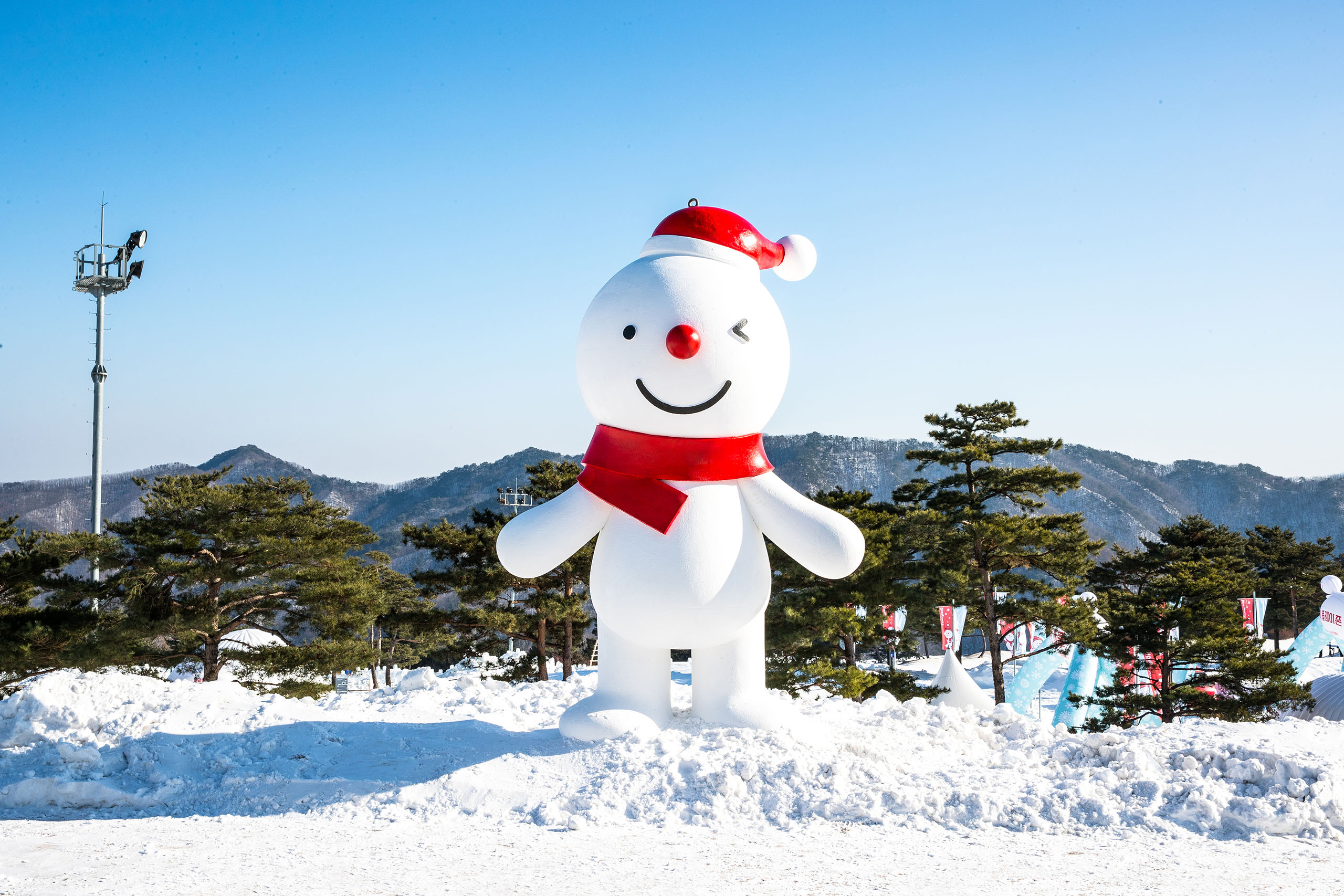 維瓦爾第度假村雙板滑雪世界是韓國最受歡迎的冬季旅遊勝地之一，擁有「冰雪樂園」這個有趣的雪橇區，讓所有年齡層的遊客都能盡情享受冬季的冰雪樂趣！