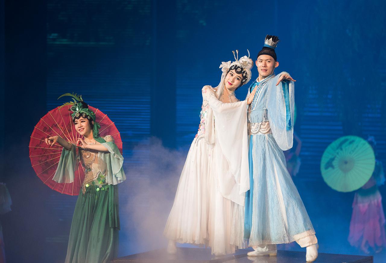 上海/杭州/蘇州/南京往返烏鎮+杭州暢遊江南2日遊（烏鎮西柵+遊西湖+雷峰塔+夜宿古鎮+漫步西柵賞夜景）