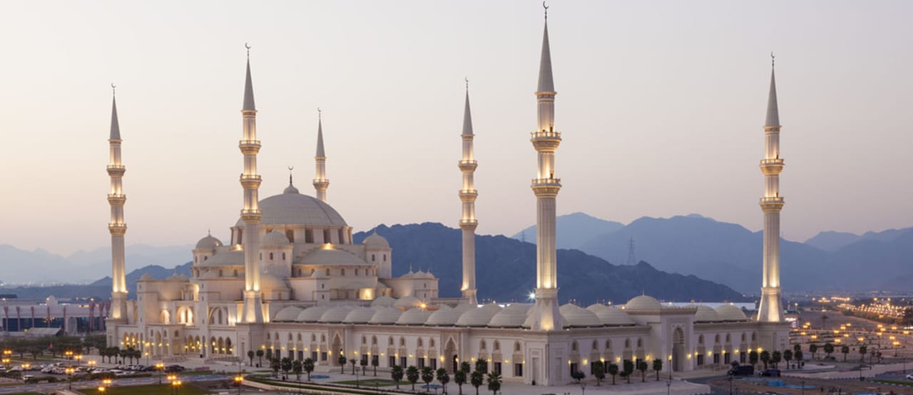Sheikh Zayed Mosque, Fujairah and Khorfakkan Day Tour 