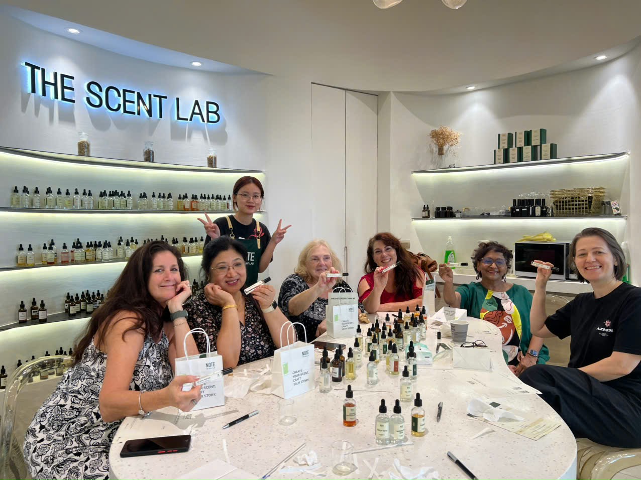 NOTE - The Scent Lab在河內舉辦的香水和蠟燭製作工坊