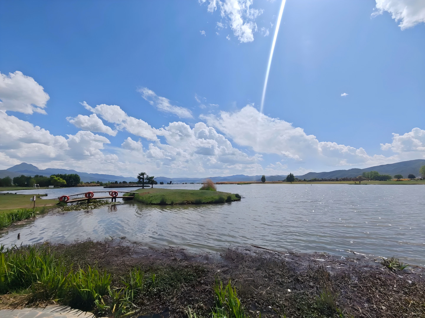 拉市海・茶馬古道：茶馬古道旁高原溼地碧水悠悠，乘皮划艇泛舟湖面，邂逅麗江山野間的悠然時光