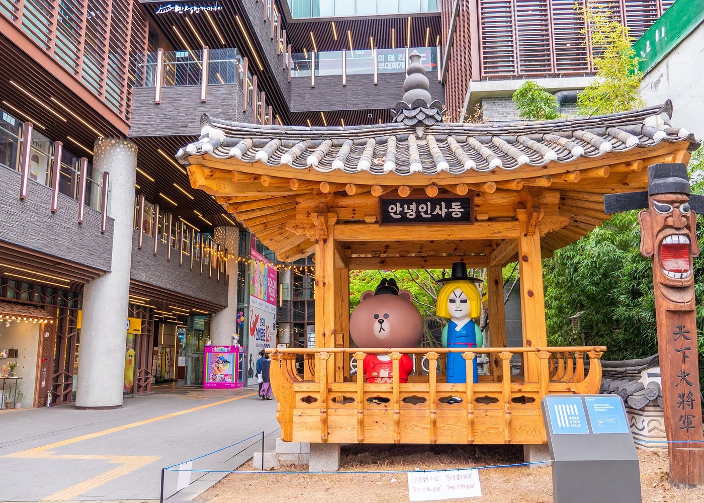 Seoul: Gyeongbokgung & Insa-dong Gastroventure Day Tour